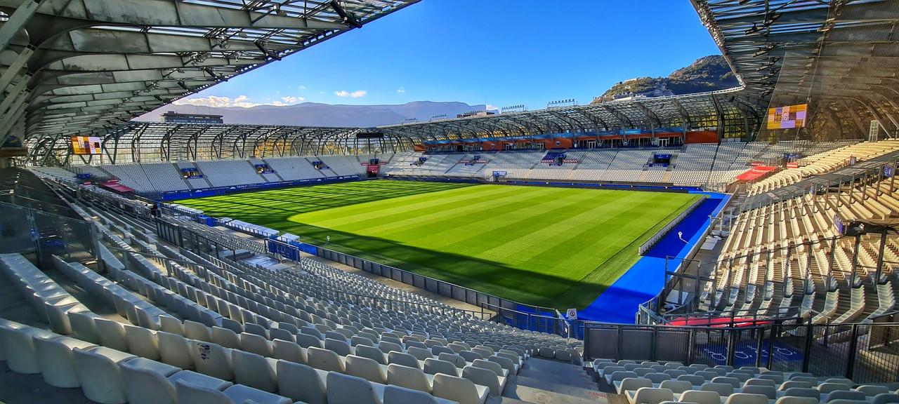 Sân vận động Stade des Alpes - Ngôi nhà của câu lạc bộ Grenoble Foot