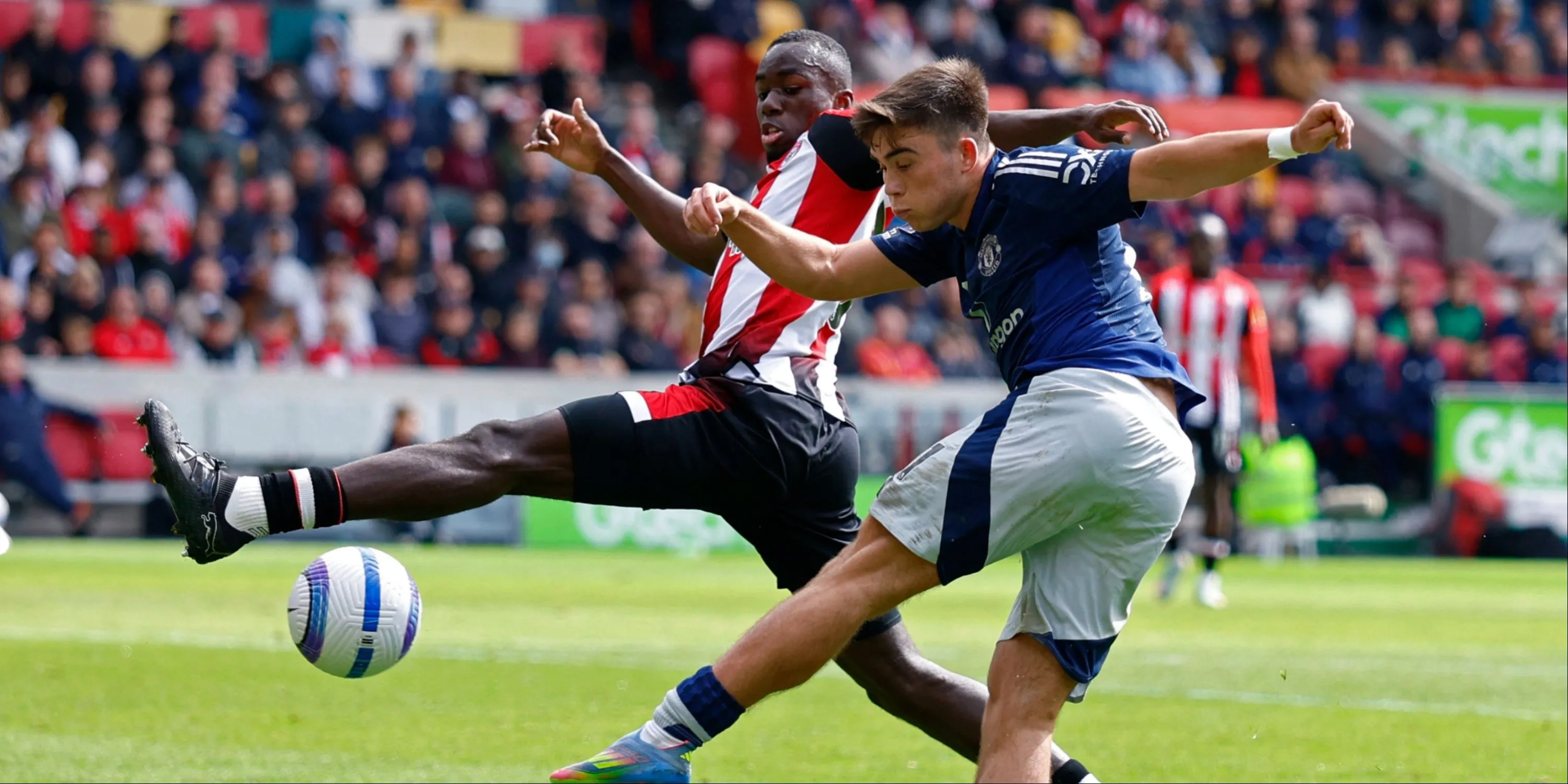 Luke Shaw gây thất vọng tột độ trong thảm bại 3-4 của MU