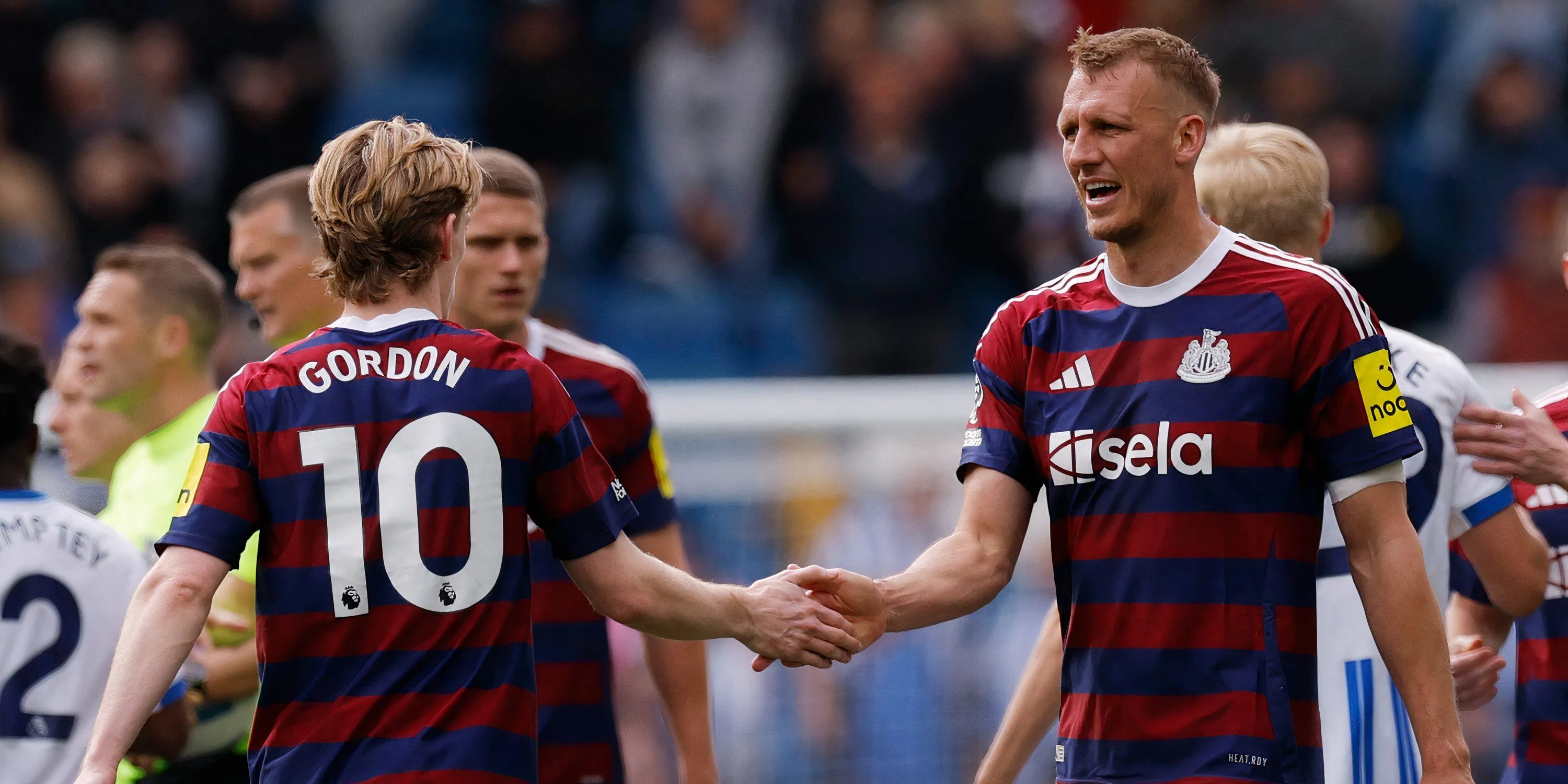 Anthony Gordon vào sân thay người và thi đấu năng nổ cho Newcastle