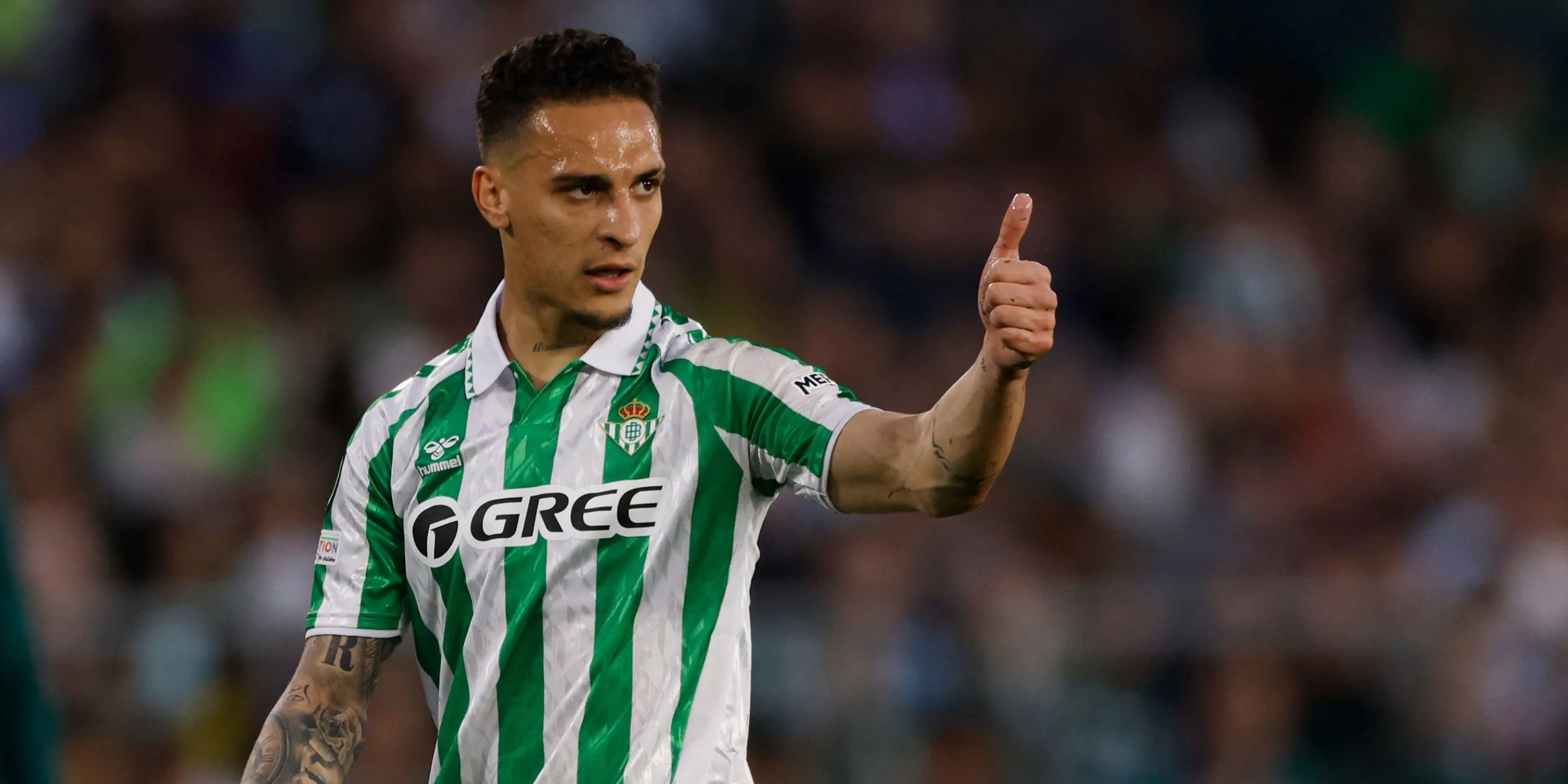 Antony ăn mừng bàn thắng trong màu áo Real Betis nơi anh đang thi đấu theo dạng cho mượn