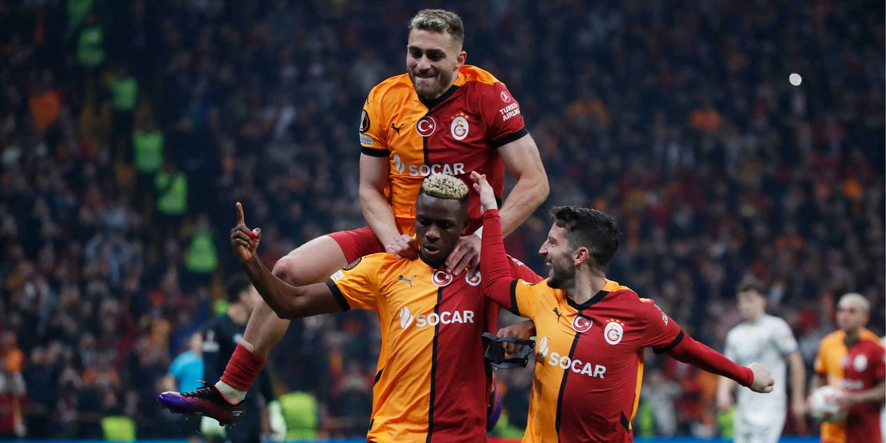 Baris Alper Yilmaz trong màu áo Galatasaray thi đấu