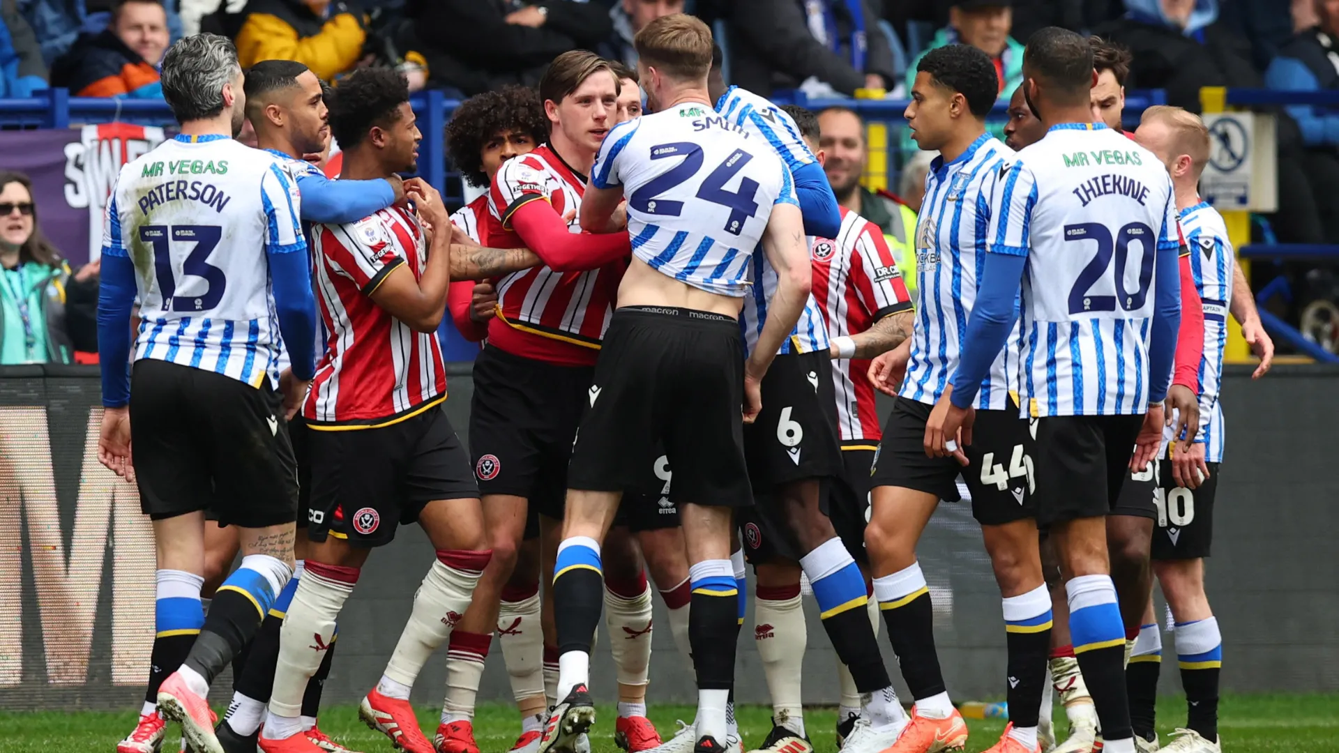 Các cầu thủ Sheffield Wednesday thi đấu tại Championship