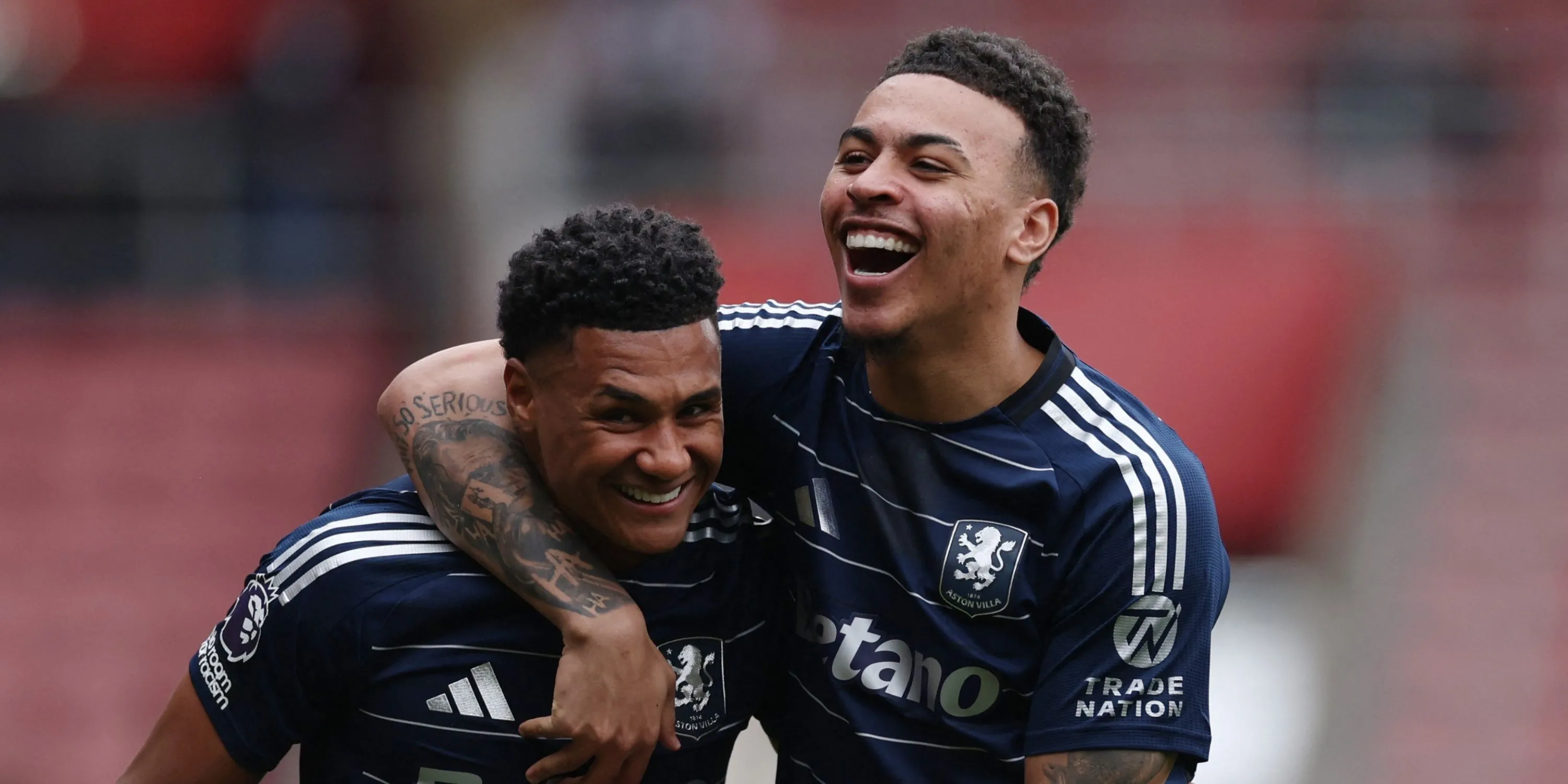 Cầu thủ Aston Villa ăn mừng bàn thắng tại Ngoại hạng Anh