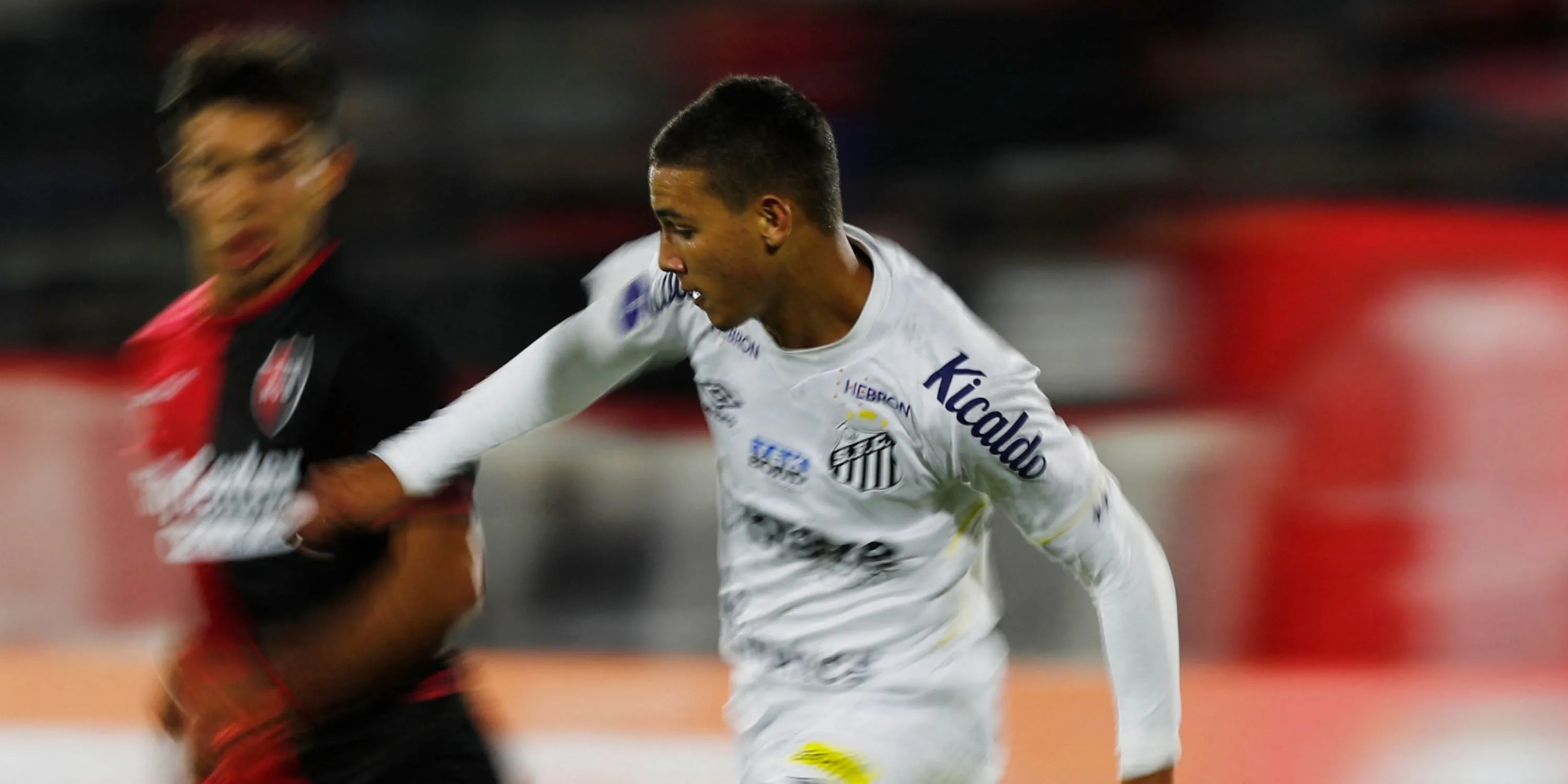 Deivid Washington thời còn thi đấu cho Santos trước khi gia nhập Chelsea