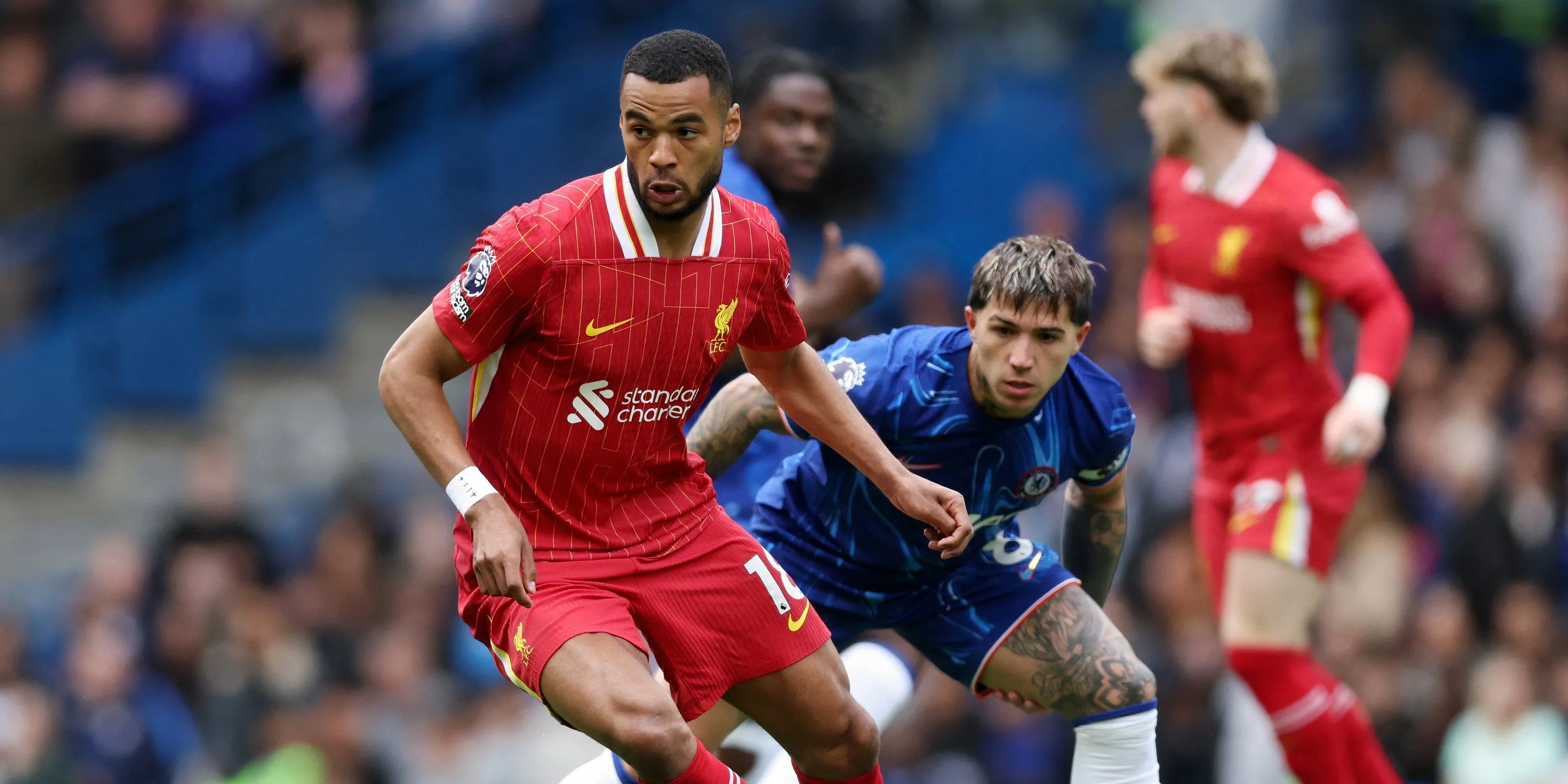 Enzo Fernandez ăn mừng bàn thắng mở tỷ số sớm cho Chelsea trong trận gặp Liverpool.