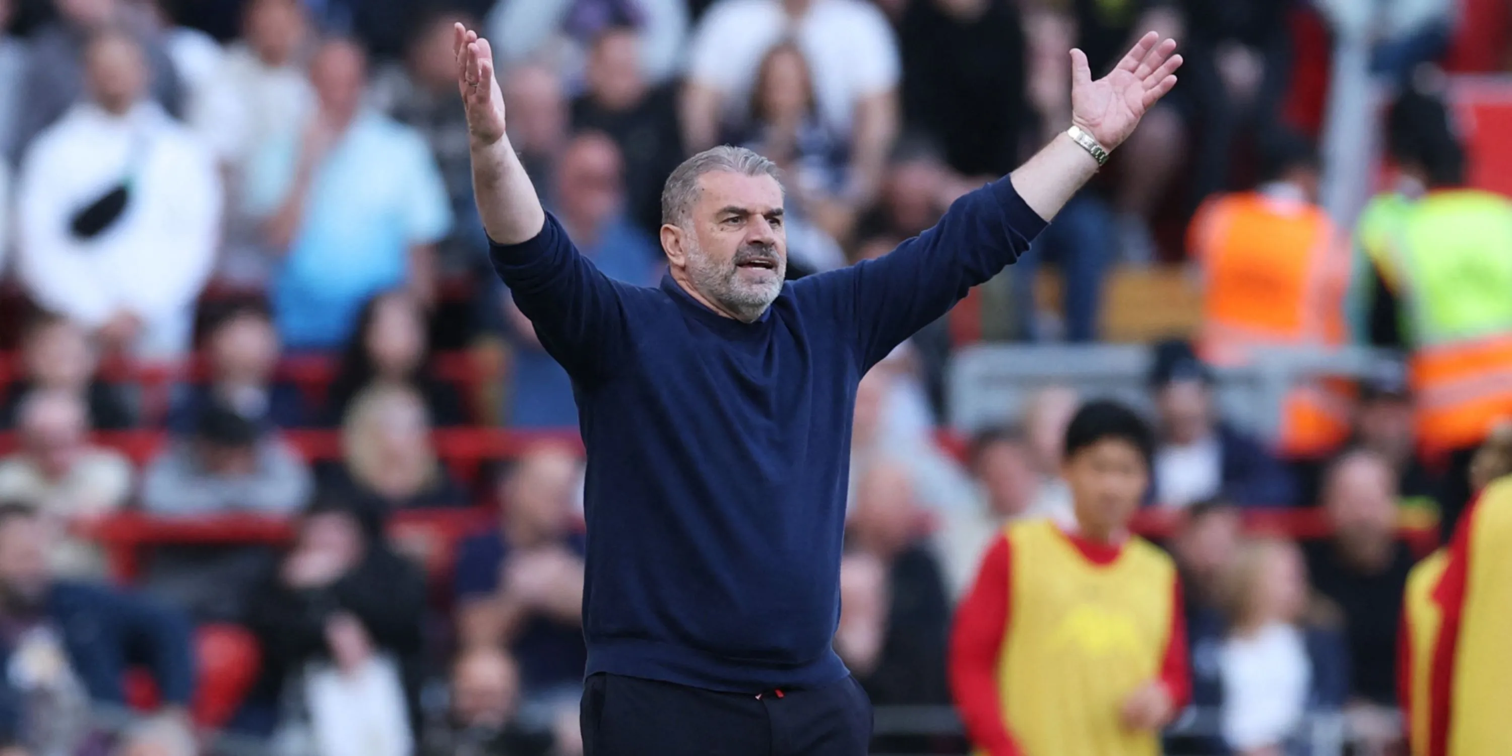 HLV Ange Postecoglou chỉ đạo trong trận đấu của Tottenham tại Premier League