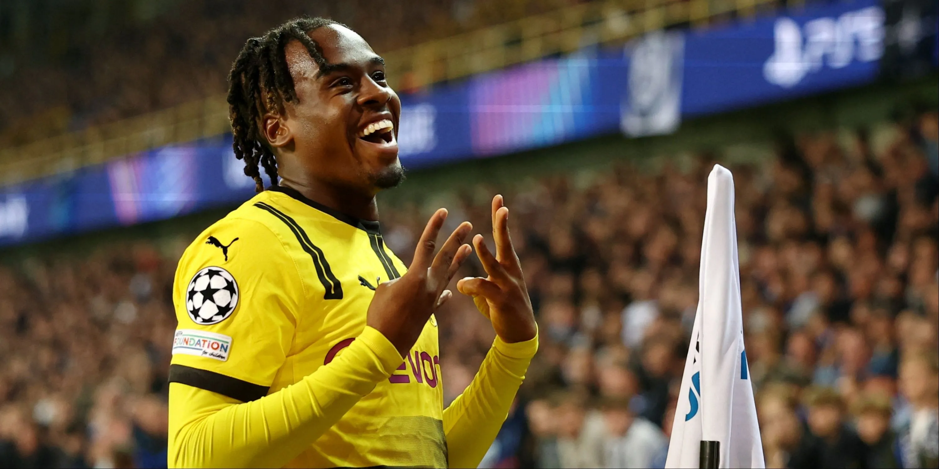 Jamie Bynoe-Gittens thi đấu trong màu áo Borussia Dortmund