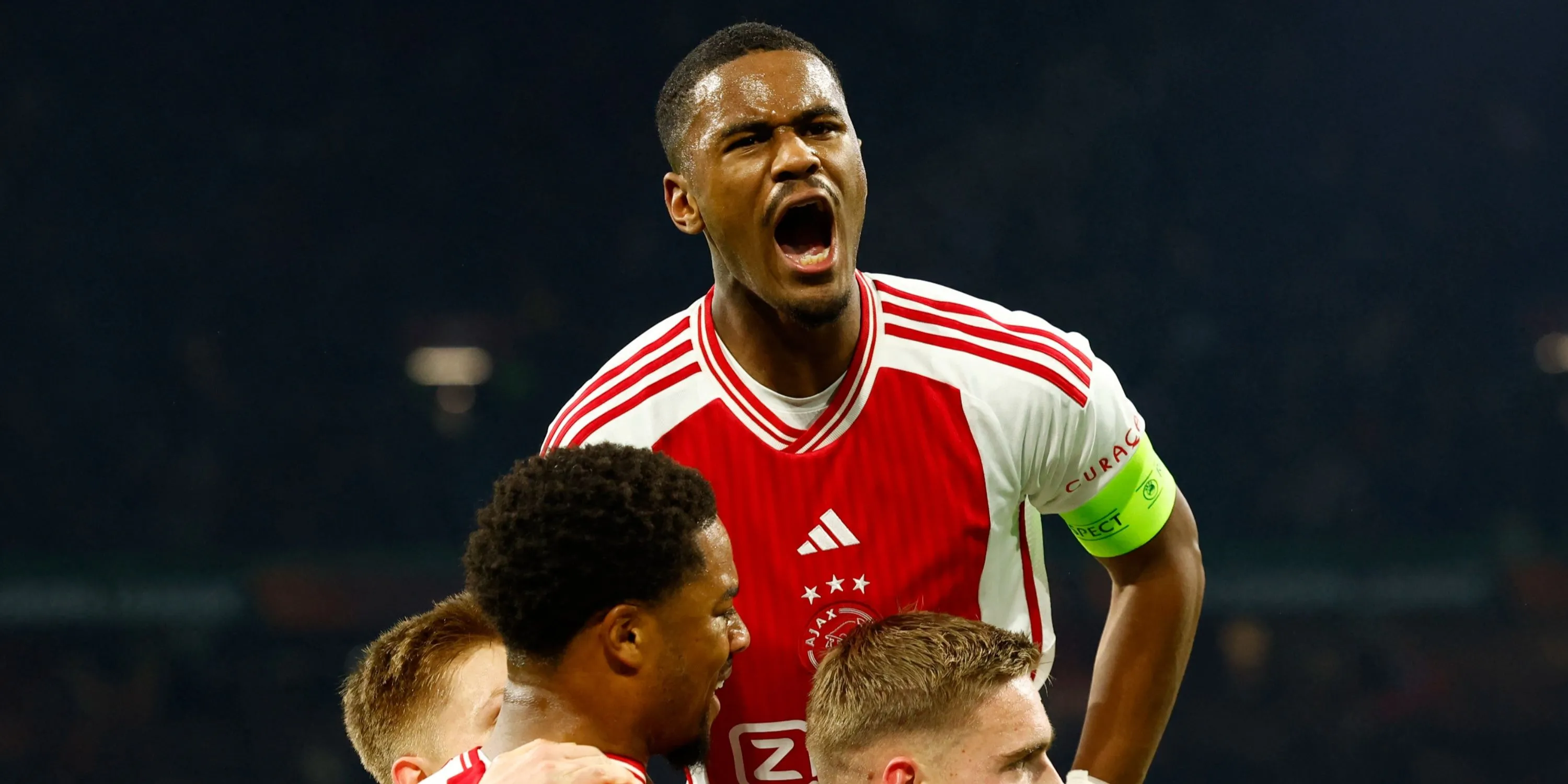 Jorrel Hato thi đấu cho Ajax - đối thủ cạnh tranh vị trí với Diomande trong mắt Chelsea