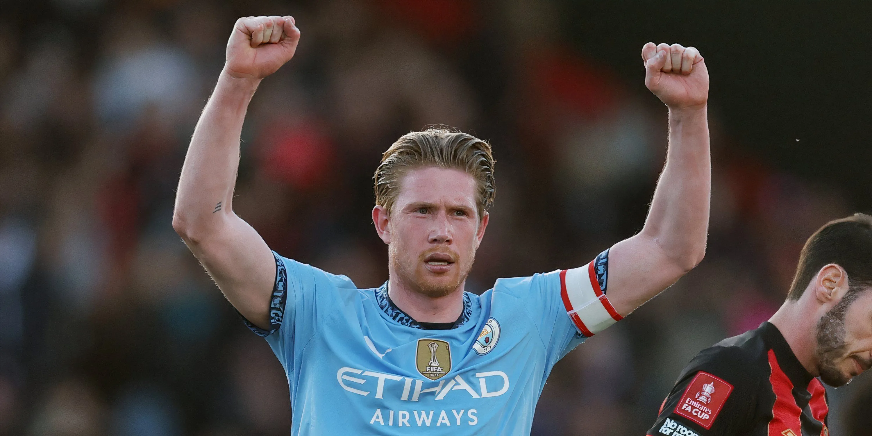 Kevin De Bruyne thi đấu cho Manchester City
