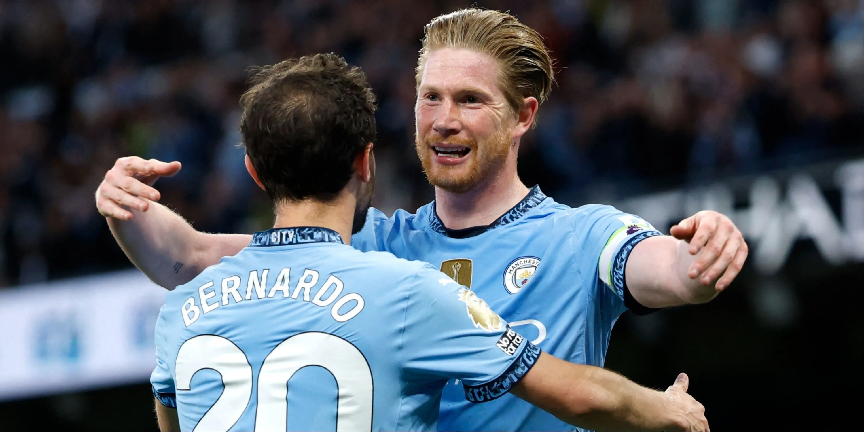 Kevin De Bruyne và Bernardo Silva ăn mừng - những trụ cột của Man City