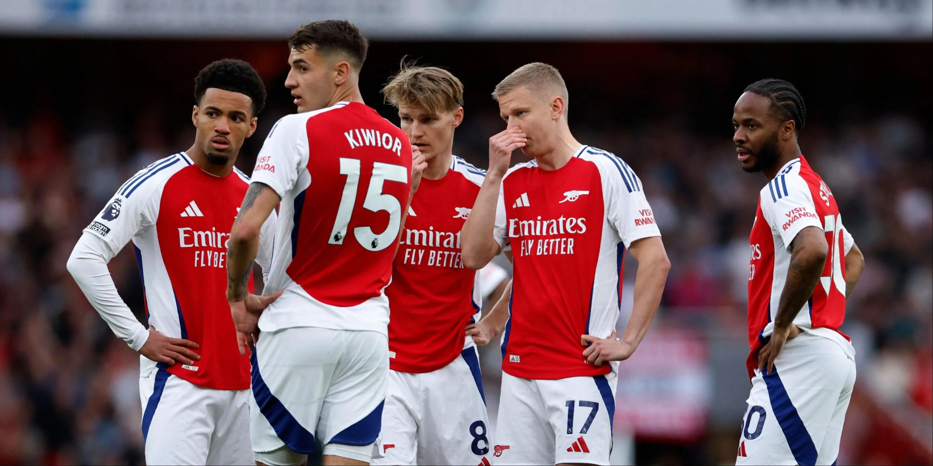 Martin Odegaard và các cầu thủ Arsenal trong một trận đấu Premier League mùa giải 2024/25