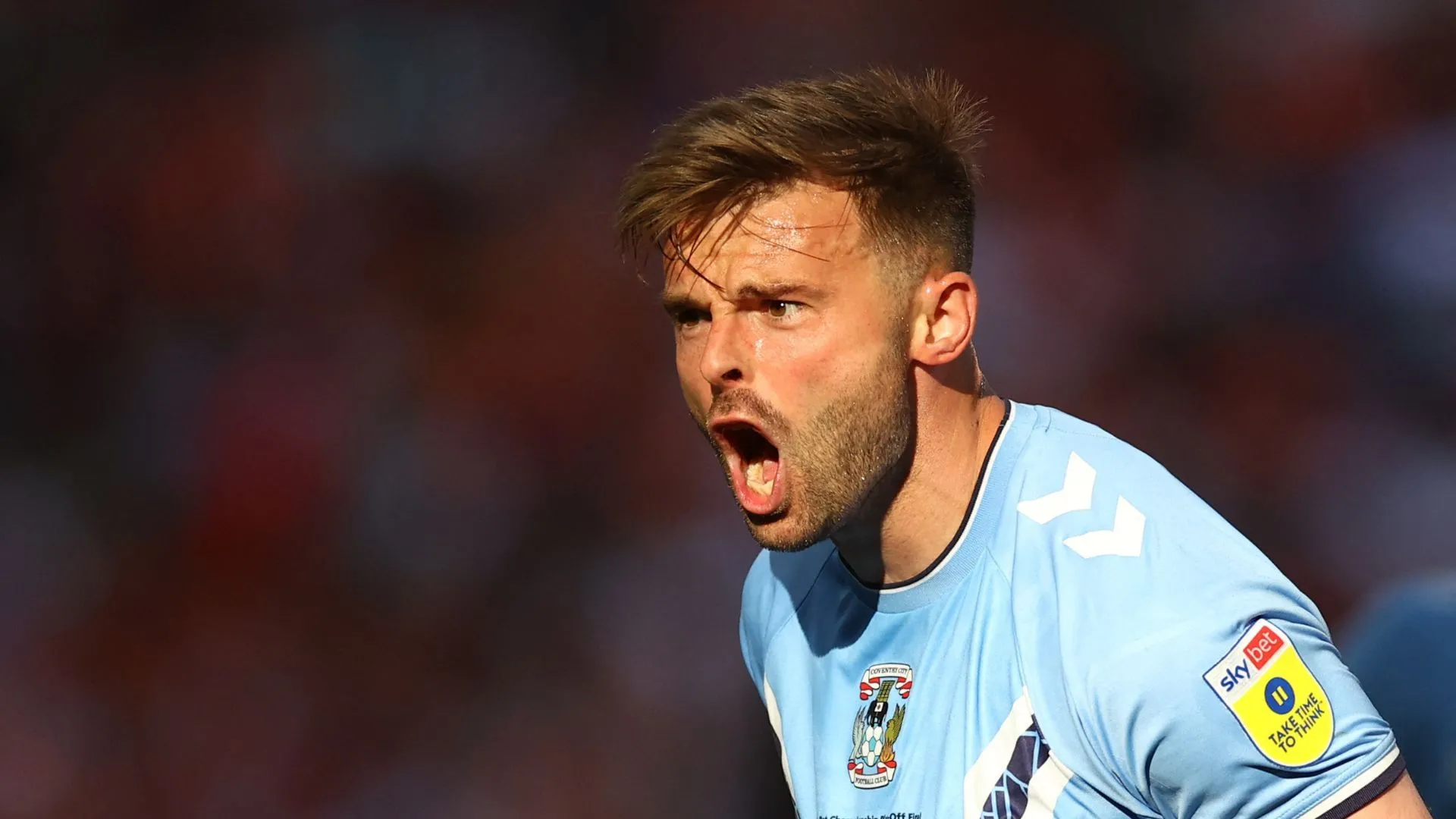Matt Godden thi đấu đầy nhiệt huyết cho Coventry City
