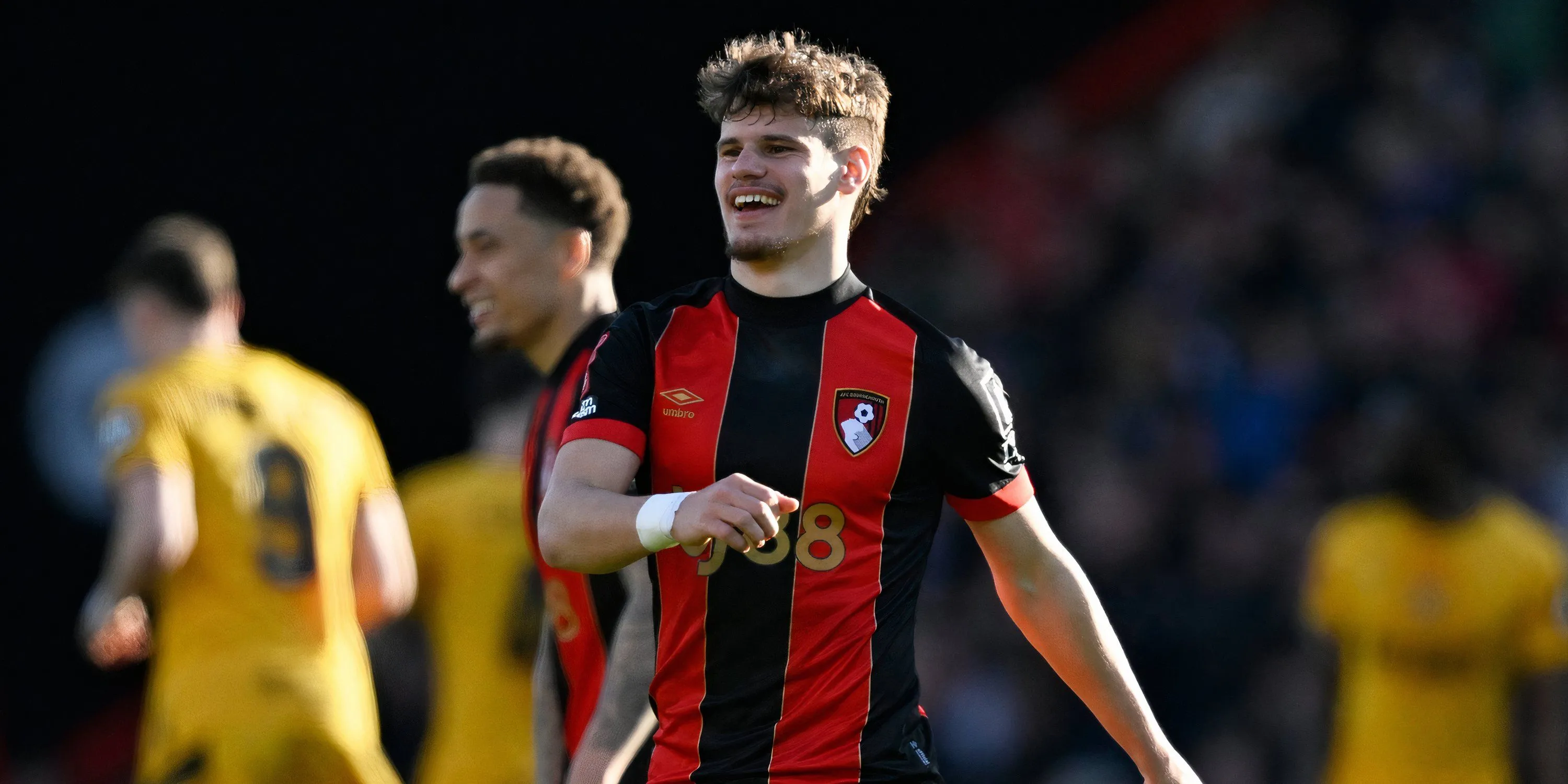 Milos Kerkez thi đấu năng nổ trong màu áo Bournemouth