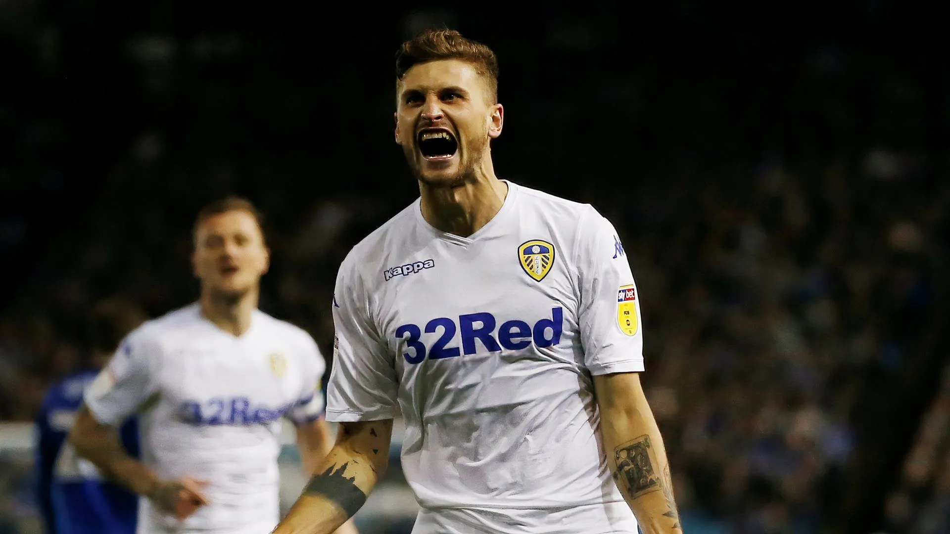 Patrick Bamford và Mateusz Klich tại Leeds