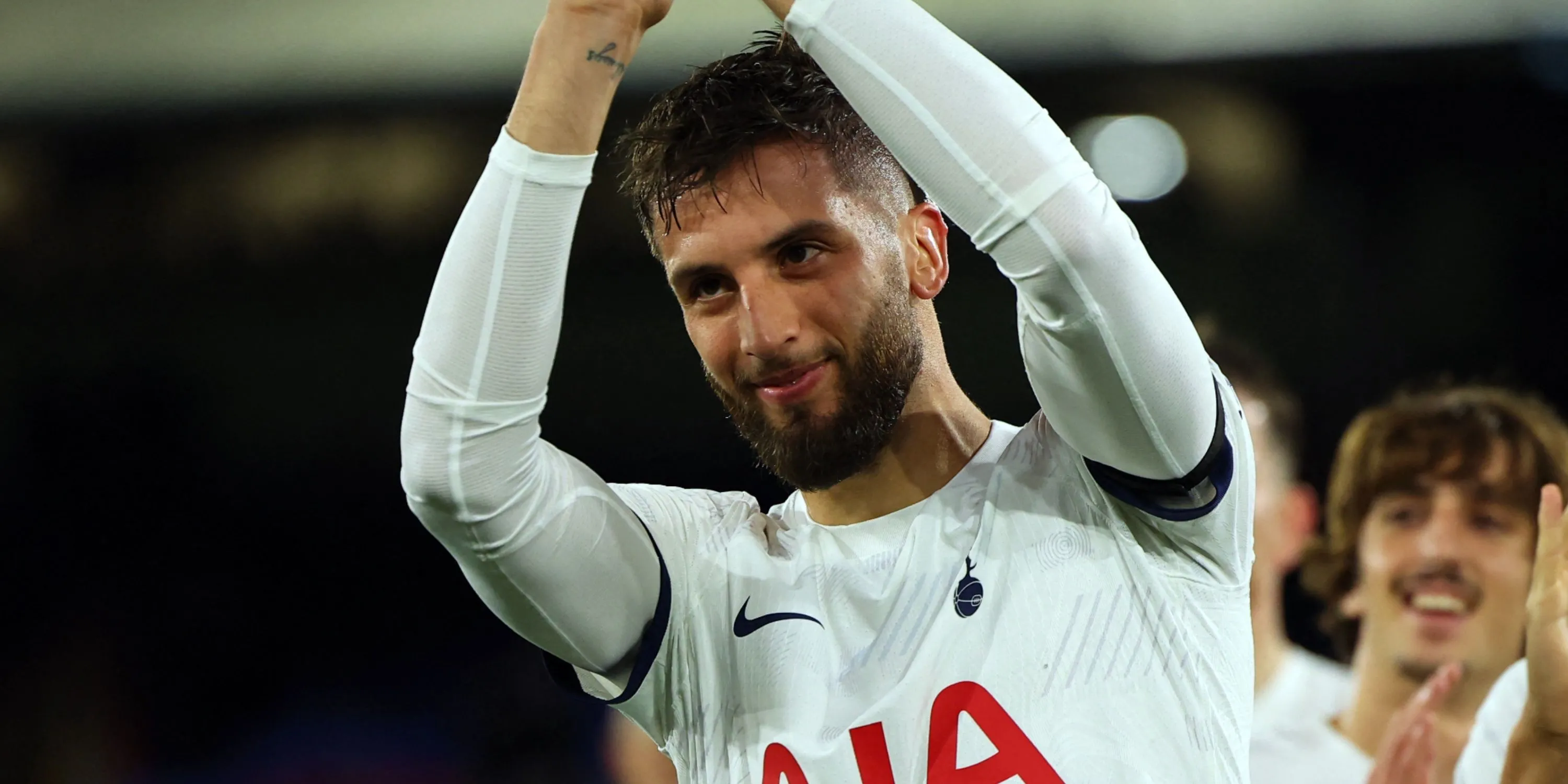 Rodrigo Bentancur ăn mừng trong màu áo Tottenham