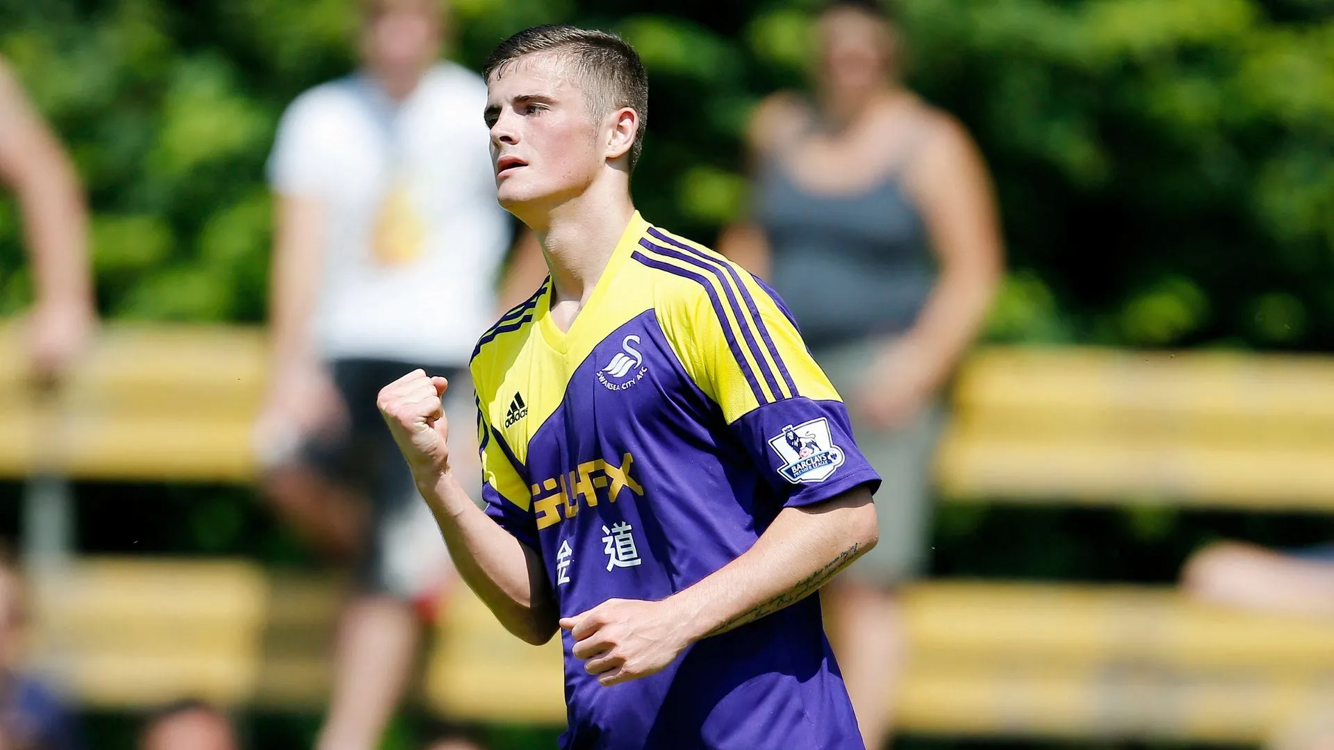 Rory Donnelly trong màu áo Swansea City tại Premier League