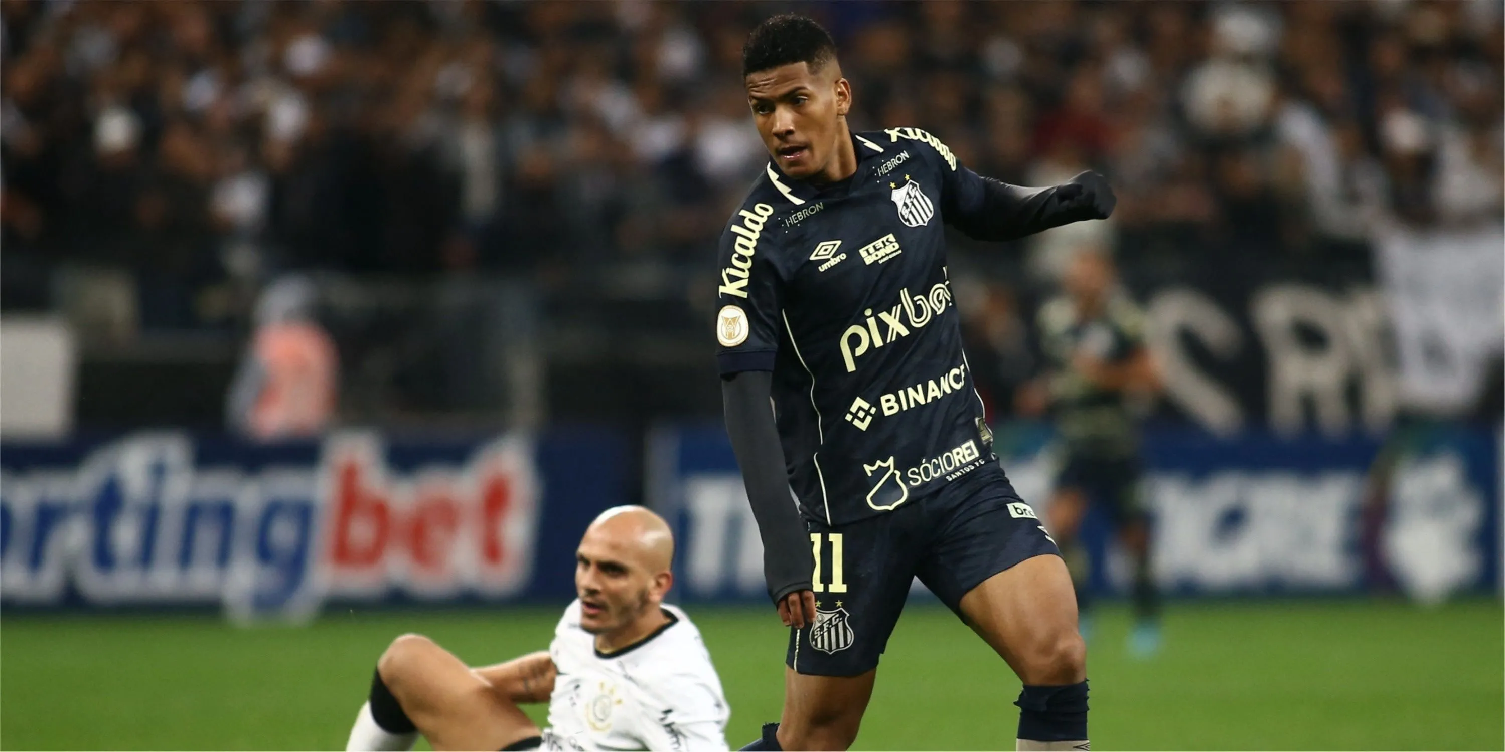 Tài năng trẻ Angelo Gabriel của Santos được Chelsea chiêu mộ