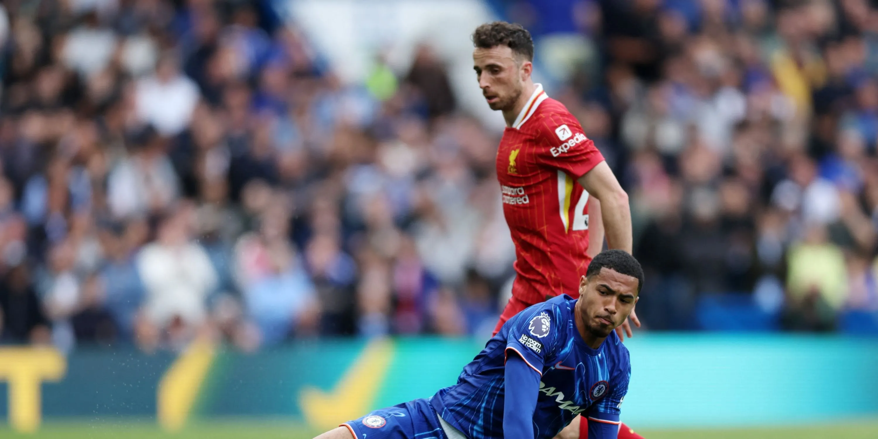 Tiền đạo Diogo Jota của Liverpool trong một pha xử lý bóng thiếu hiệu quả trước Chelsea