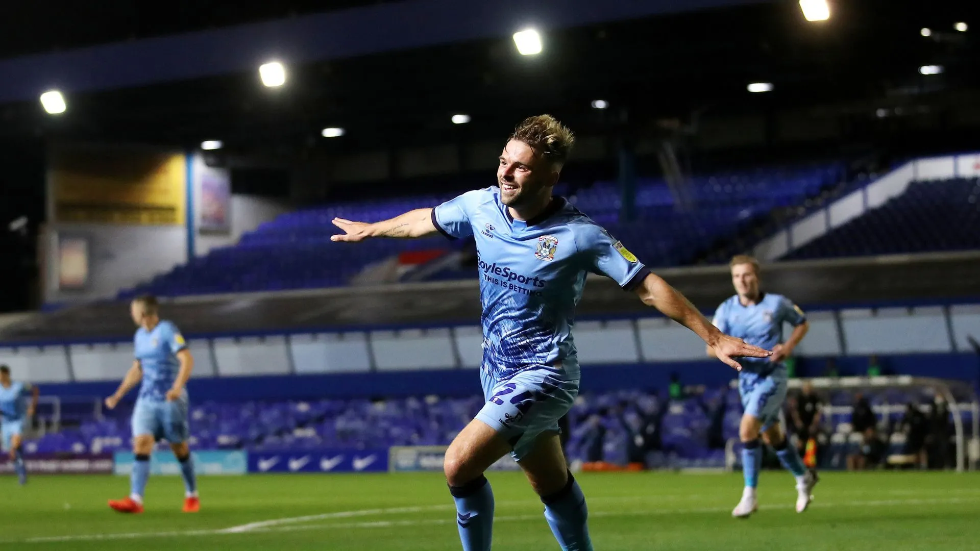 Tiền đạo Matt Godden trong màu áo Coventry City