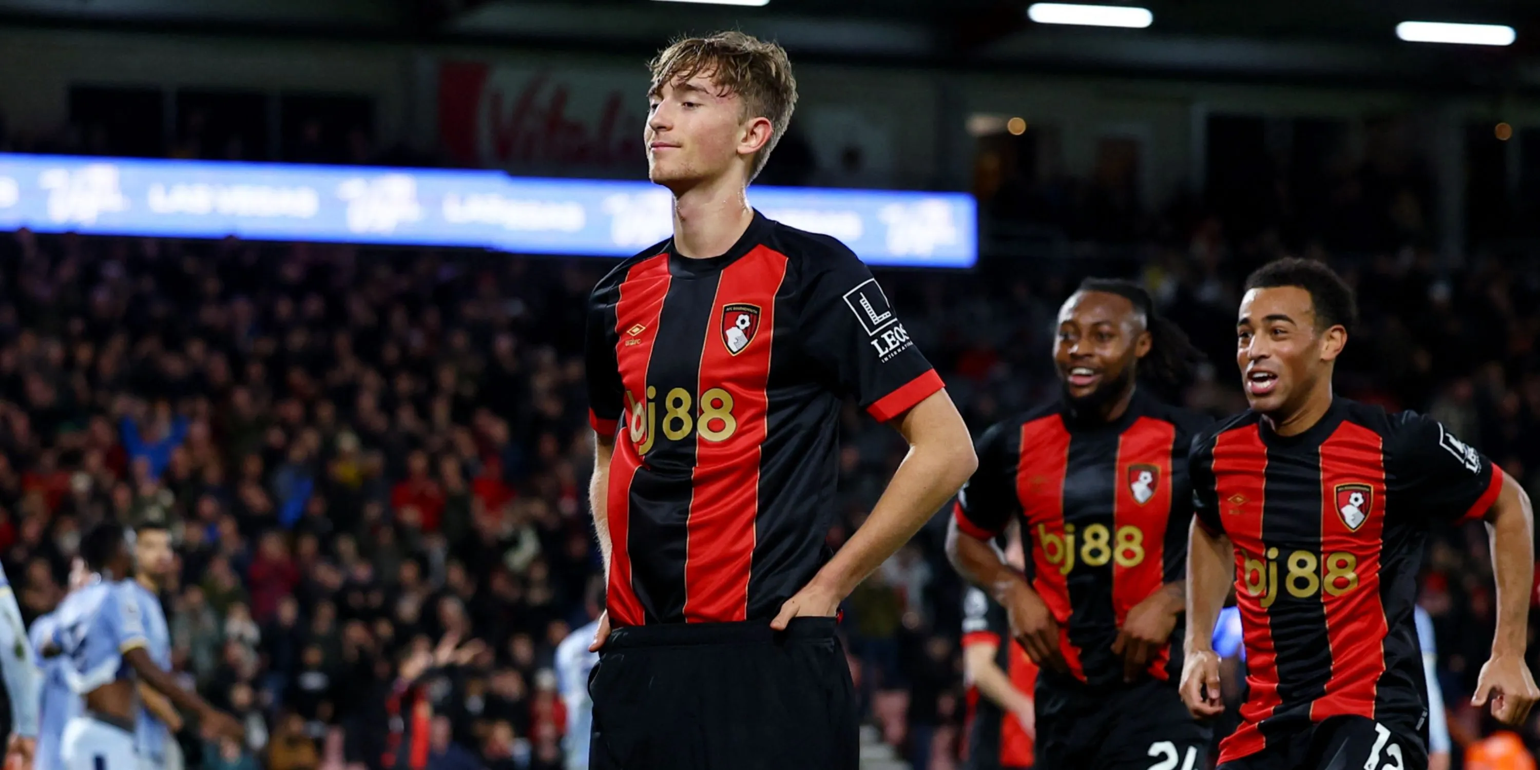 Trung vệ Dean Huijsen thi đấu chắc chắn trong màu áo Bournemouth tại Premier League