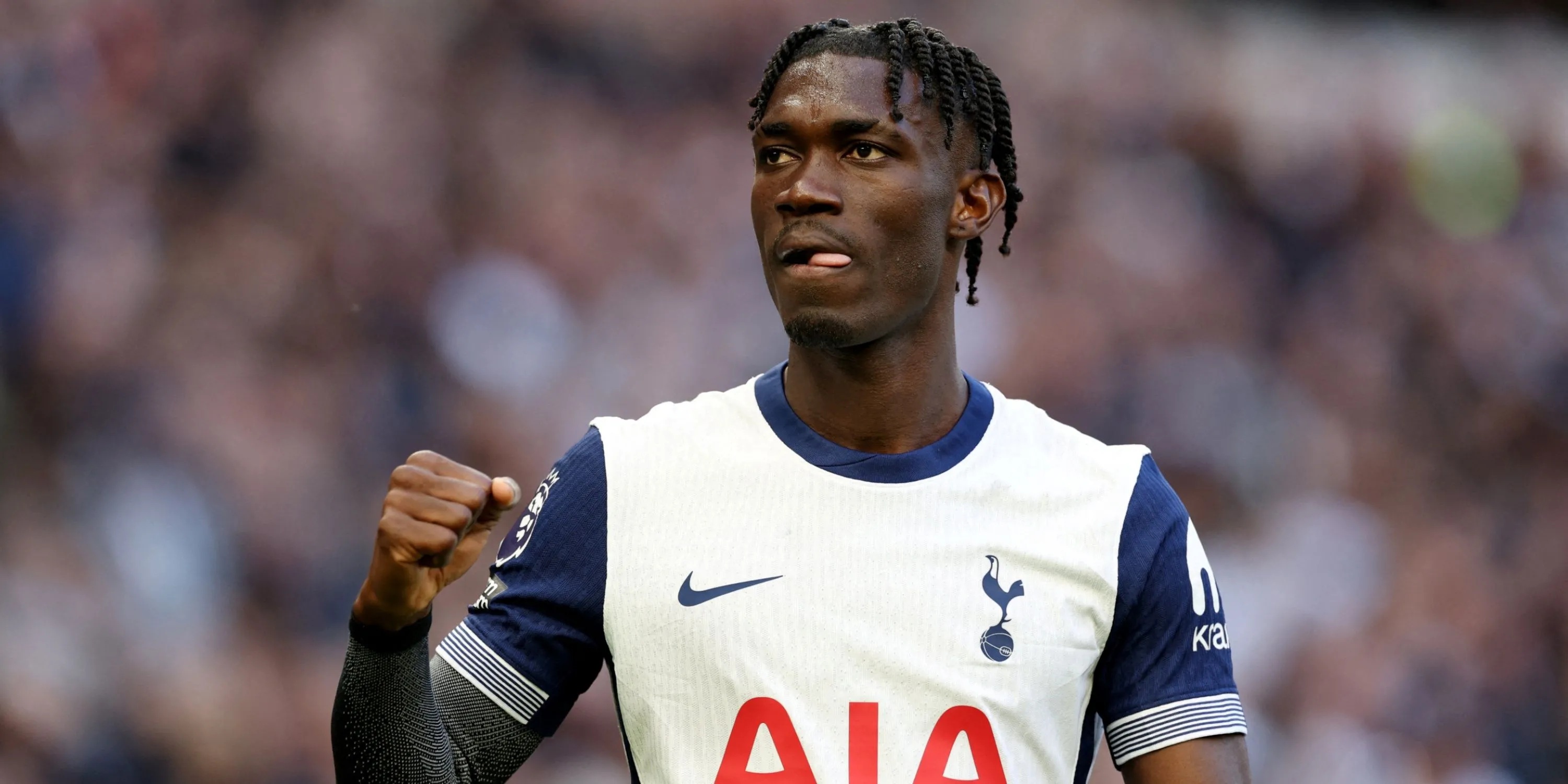 Yves Bissouma trong màu áo Tottenham Hotspur thi đấu thất vọng