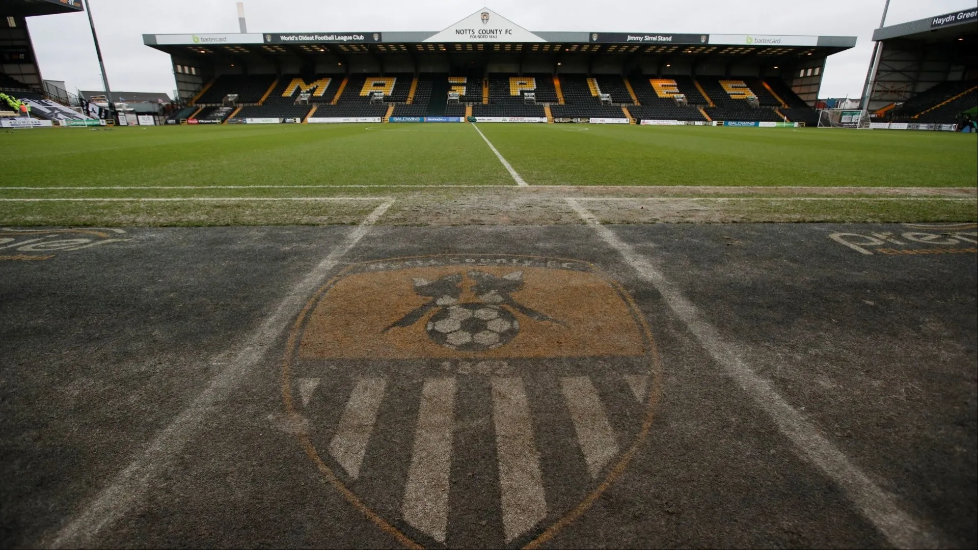 Cầu thủ Notts County thi đấu trên sân