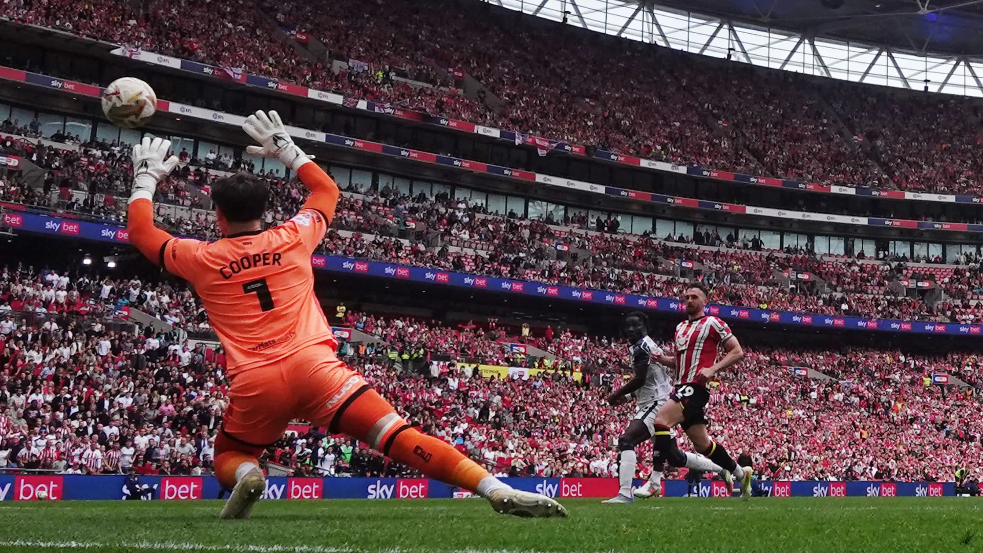 Cầu thủ Sunderland ăn mừng bàn gỡ hòa trong trận chung kết play-off thăng hạng