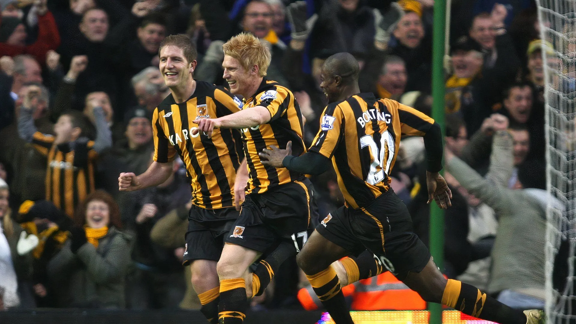 Hậu vệ Paul McShane trong màu áo Hull City