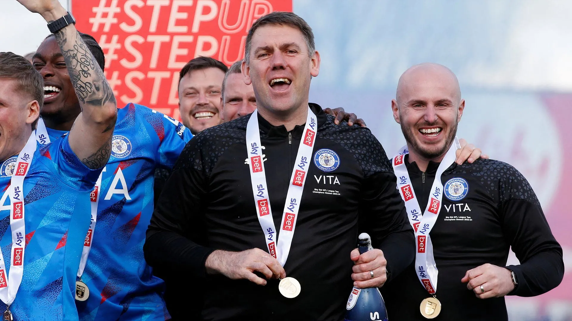 HLV Dave Challinor của Stockport County, câu lạc bộ quan tâm đến Lewis Richards