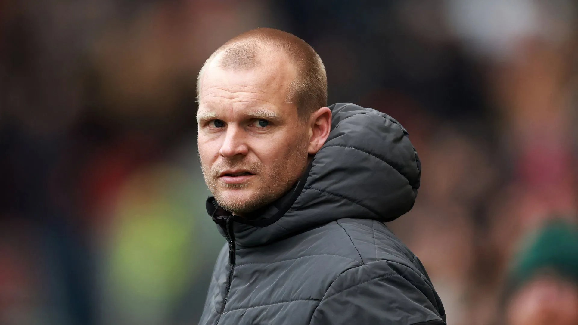 Huấn luyện viên Liam Manning của Norwich City từng làm việc với Harry Darling tại MK Dons.