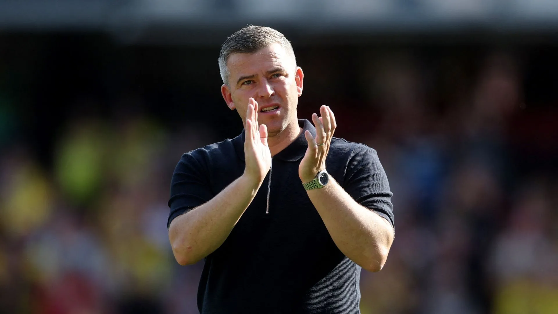 Huấn luyện viên Steven Schumacher của Bolton Wanderers chỉ đạo