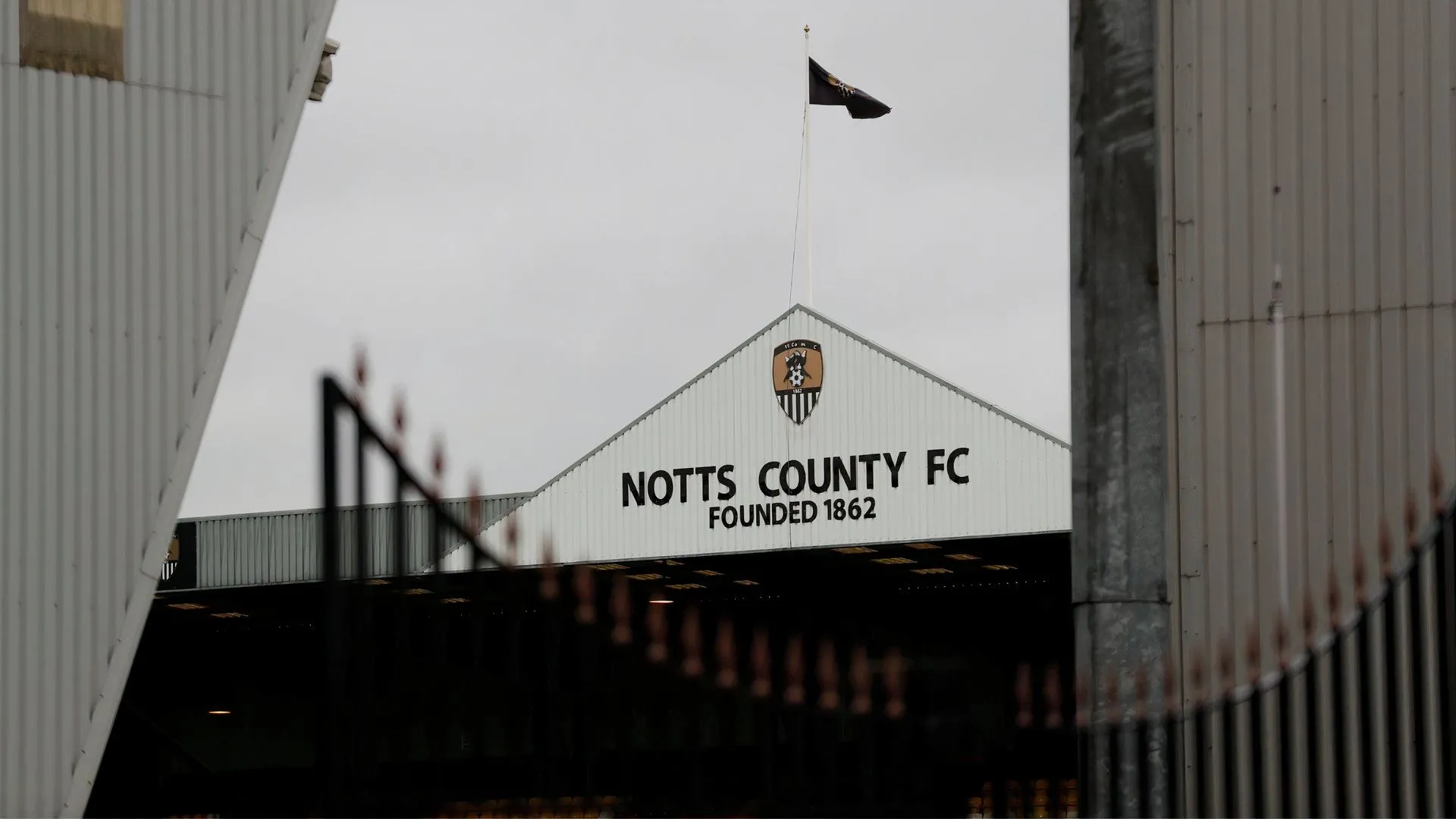Huy hiệu câu lạc bộ Notts County, đội bóng đang tìm kiếm huấn luyện viên mới