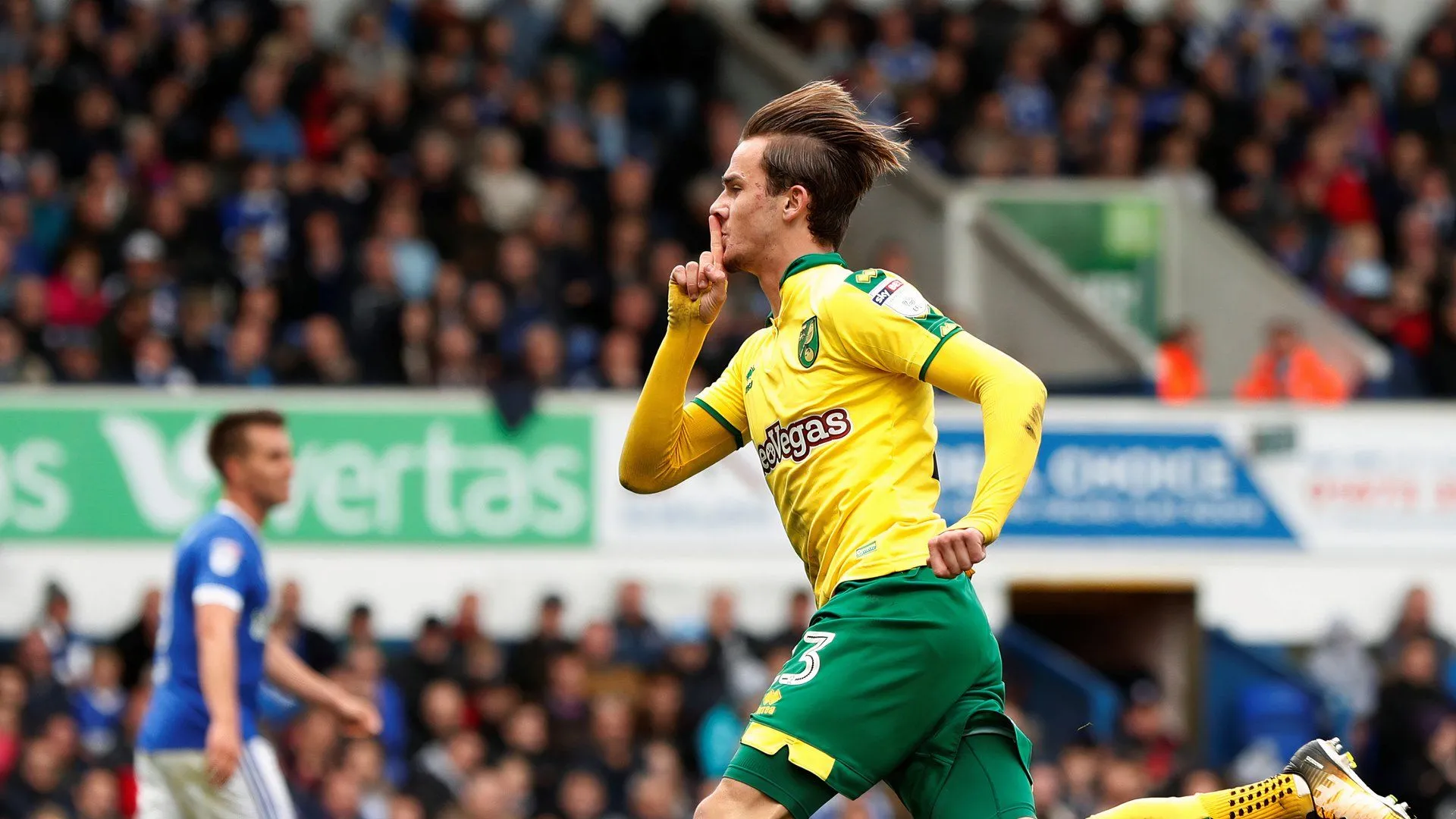 James Maddison thi đấu cho Norwich City tại giải Championship