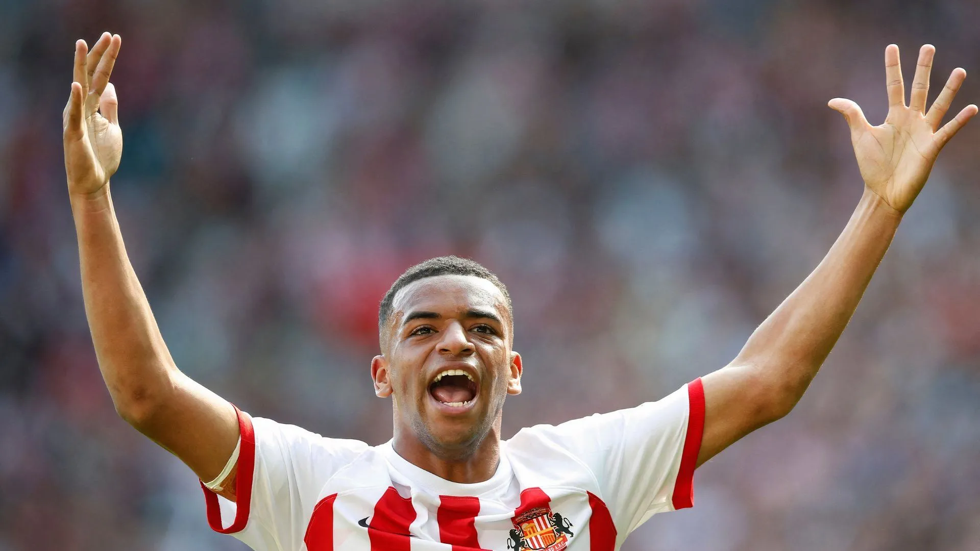 Jewison Bennette thi đấu cho Sunderland tại giải Championship