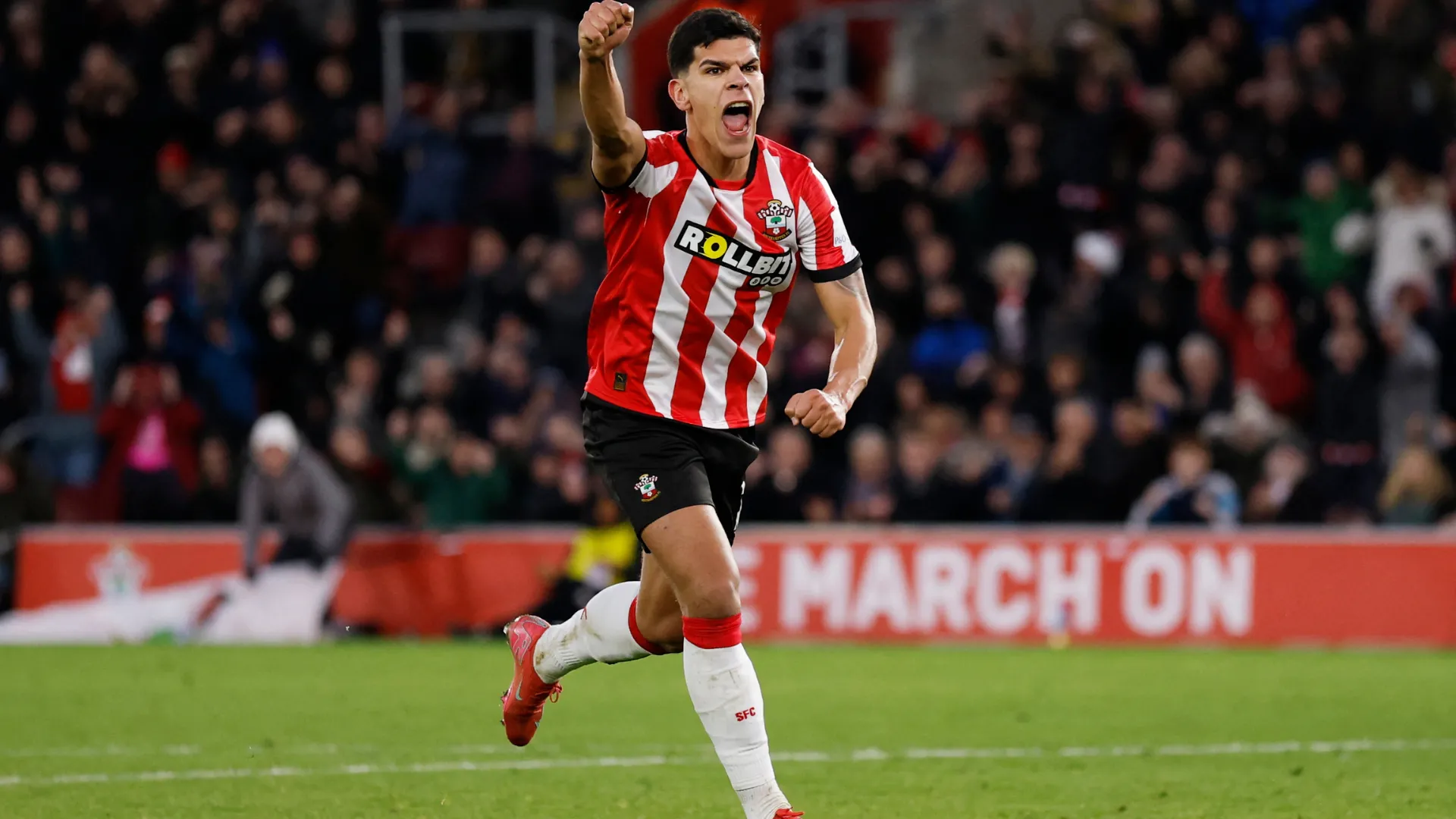 Mateus Fernandes, tiền vệ Southampton có khả năng ra đi hè 2025