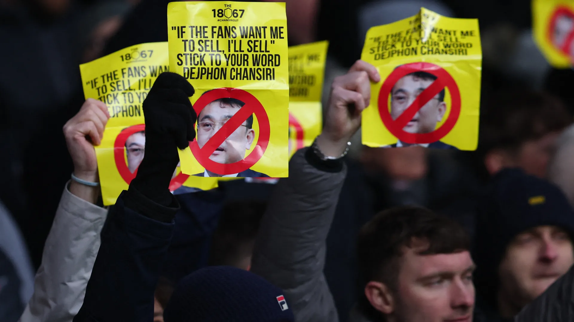Người hâm mộ Sheffield Wednesday biểu tình phản đối chủ sở hữu Chansiri