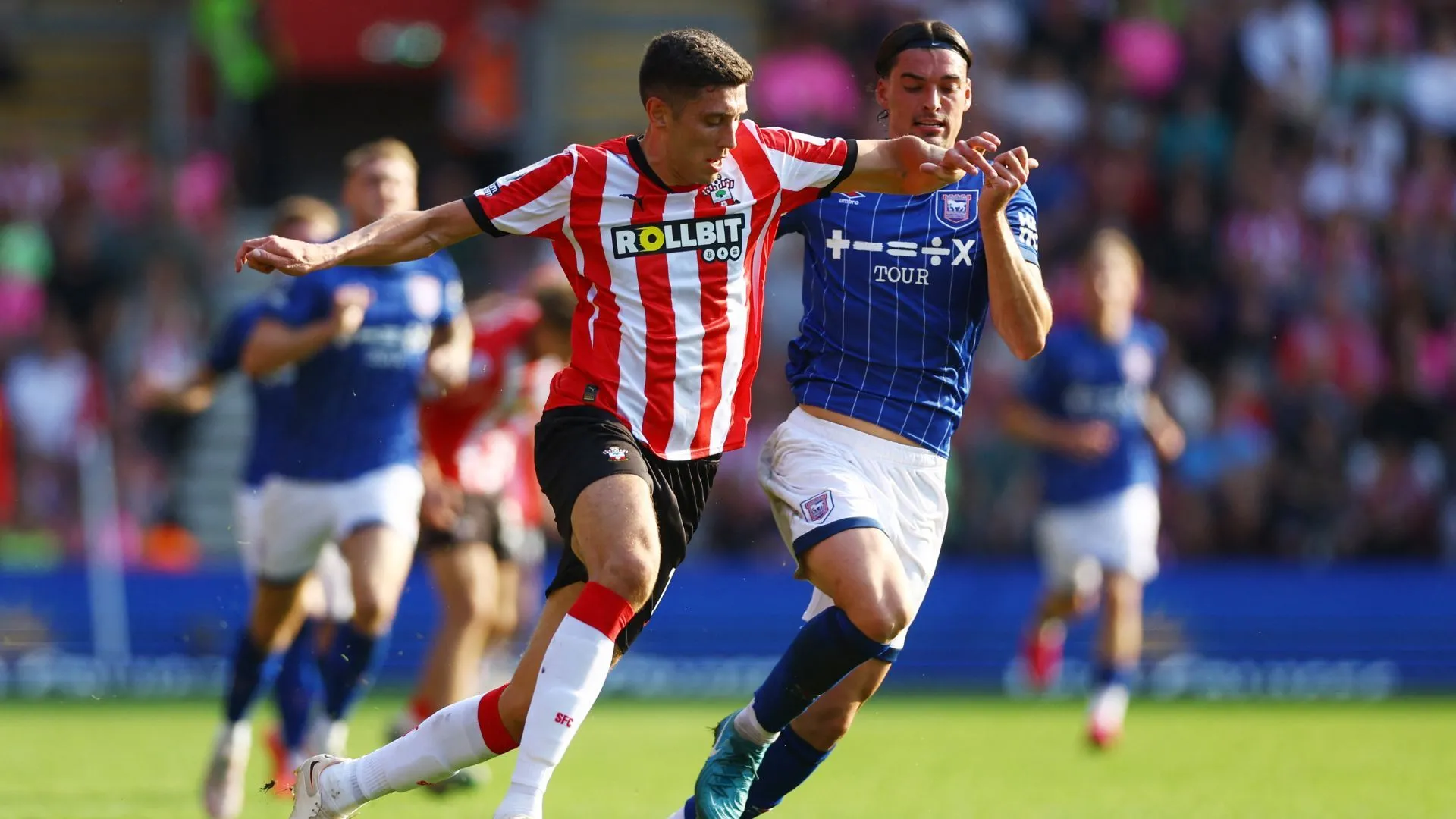 Ross Stewart đánh đầu ghi bàn cho Southampton trận gặp Arsenal