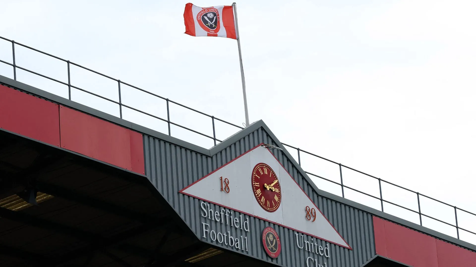 Sân vận động Bramall Lane của Sheffield United trong ngày thi đấu