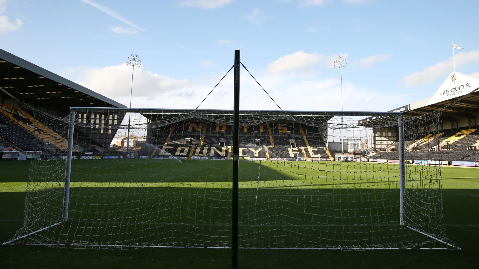 Sân vận động Meadow Lane, sân nhà của Notts County tại League Two