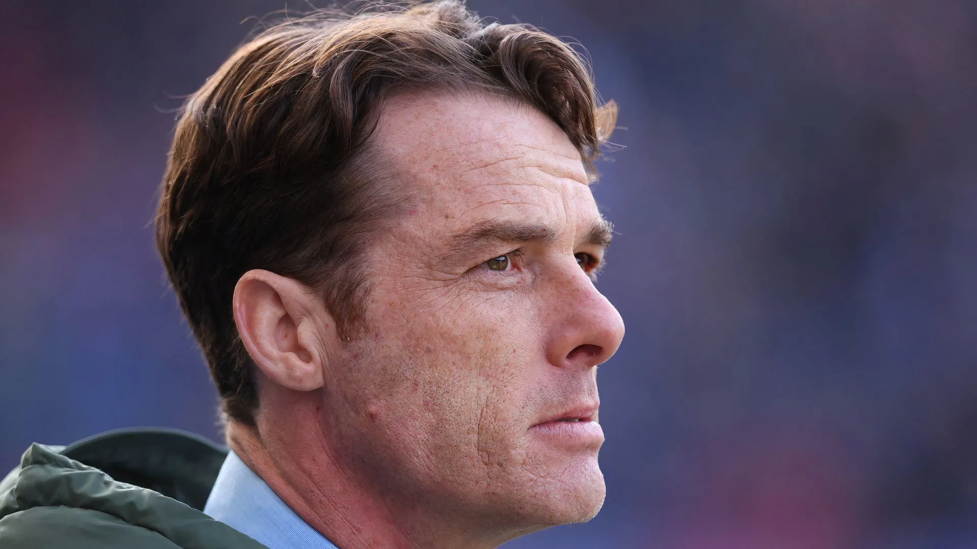 Scott Parker chỉ đạo Burnley trên sân