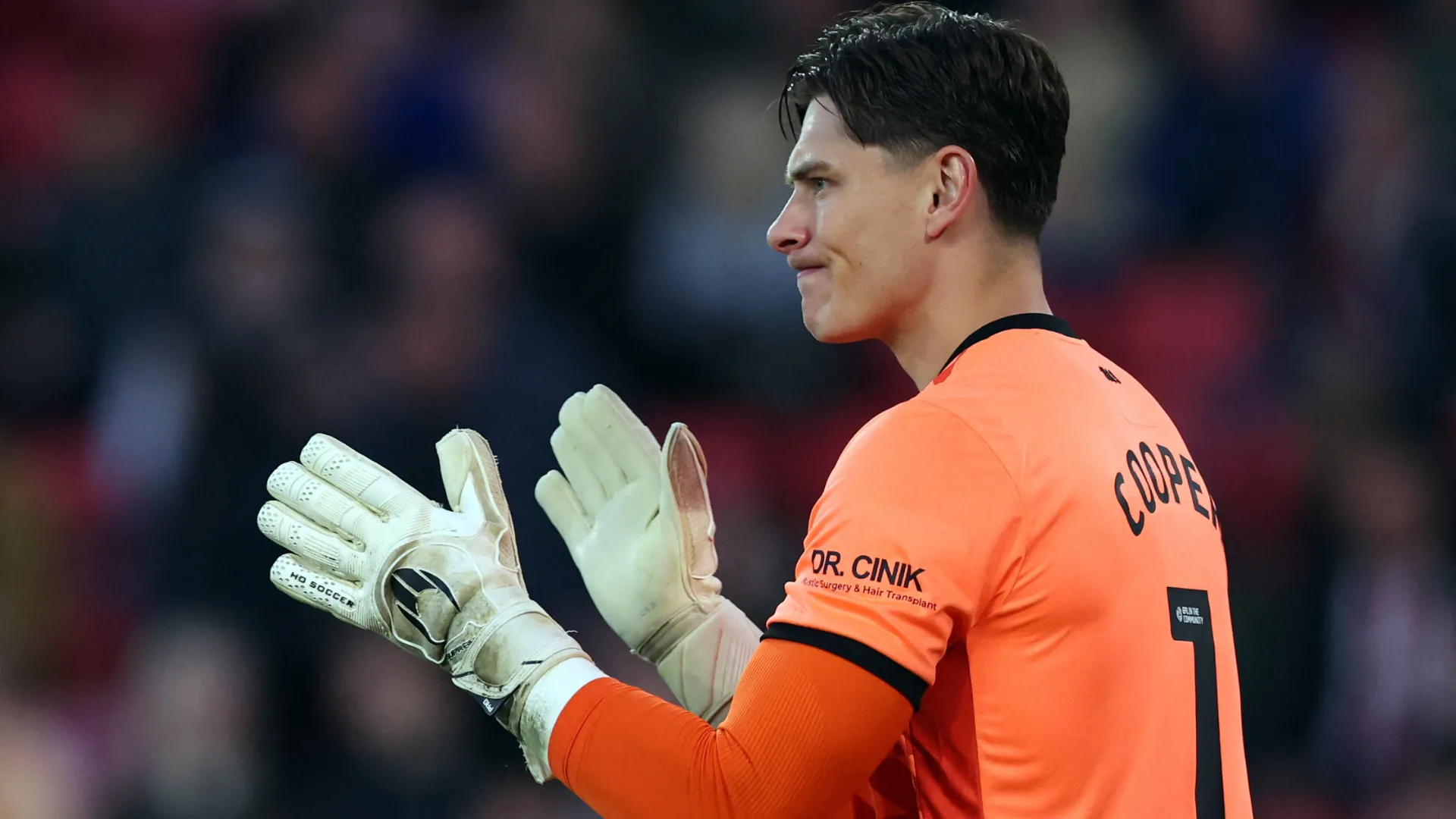 Thủ môn Michael Cooper trong màu áo Sheffield United