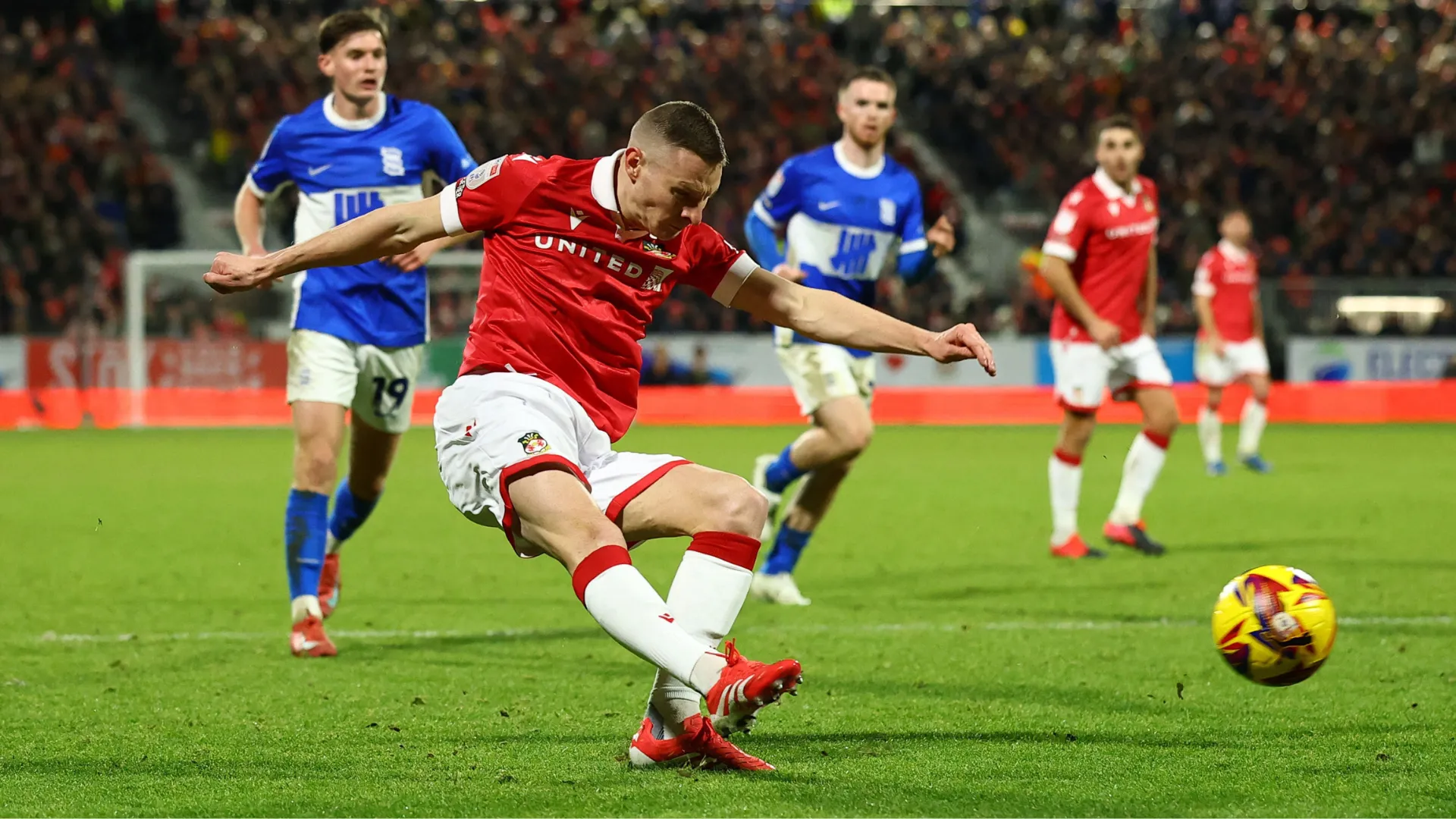Tiền đạo Paul Mullin, biểu tượng của Wrexham