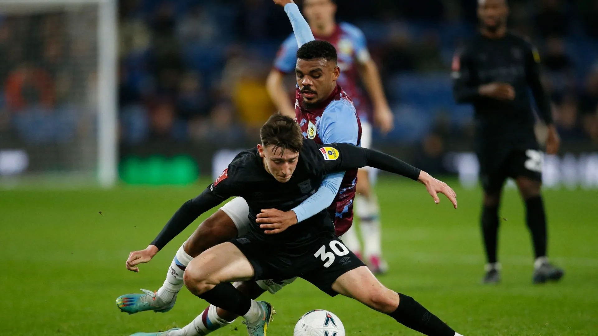 Tiền vệ Cameron Humphreys của Ipswich Town