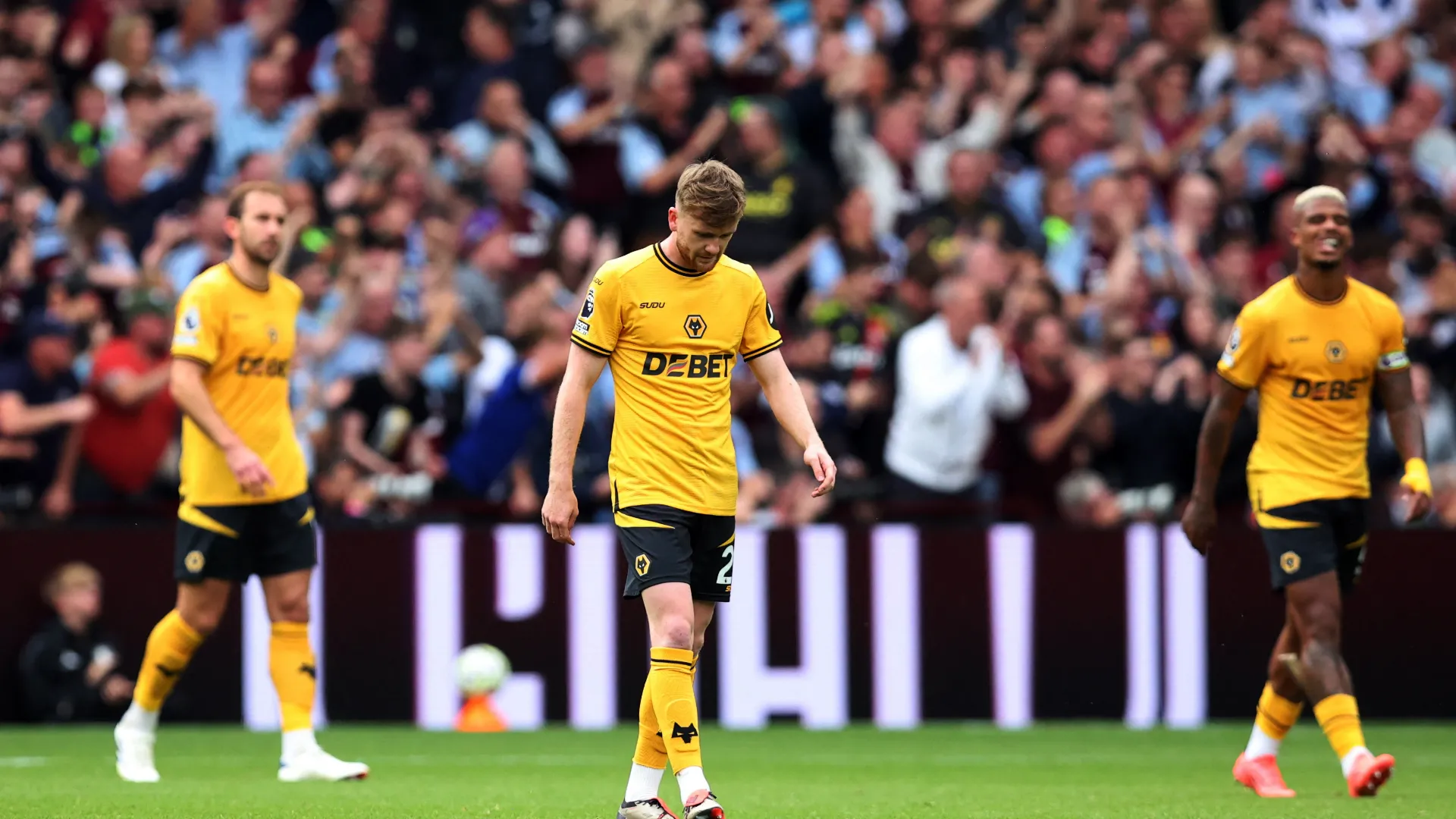 Tiền vệ Tommy Doyle trong màu áo Wolves