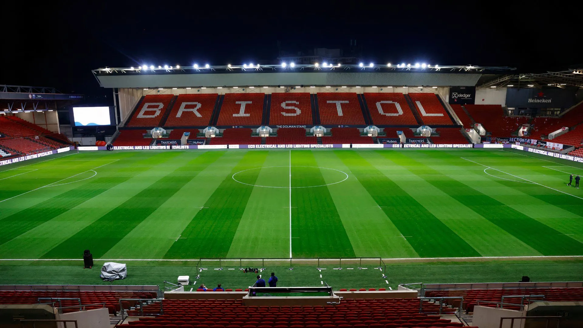 Toàn cảnh sân vận động Ashton Gate, sân nhà của Bristol City