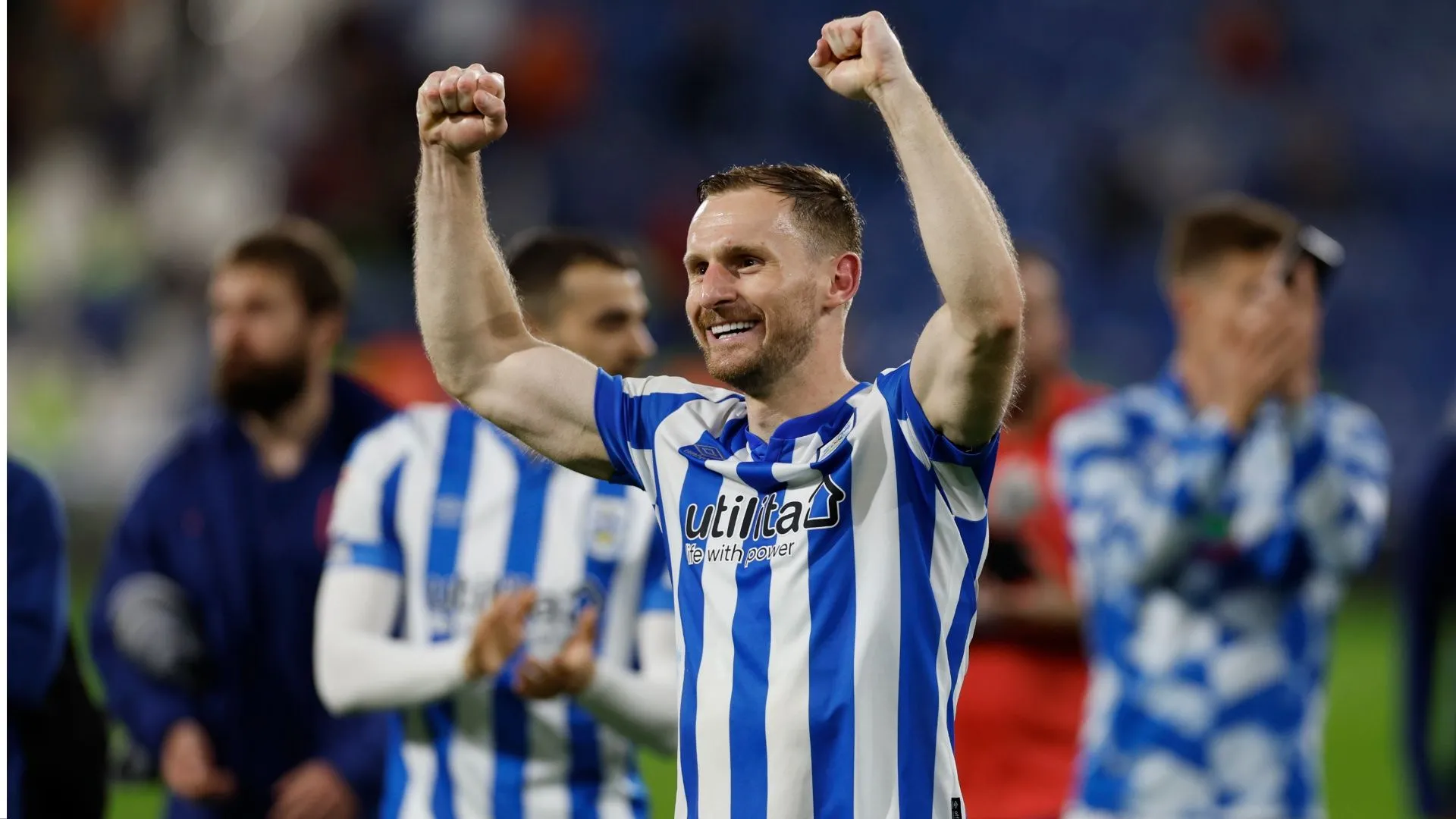 Tom Lees thi đấu cho Huddersfield Town tại Championship