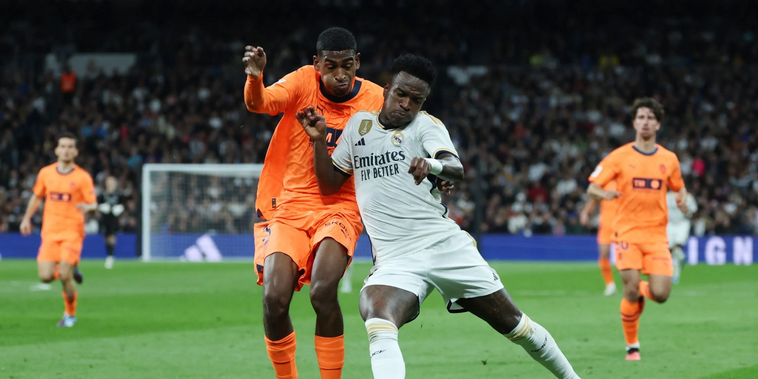 Cristhian Mosquera, trung vệ triển vọng từ Valencia, được dự đoán sẽ tỏa sáng tại Premier League.