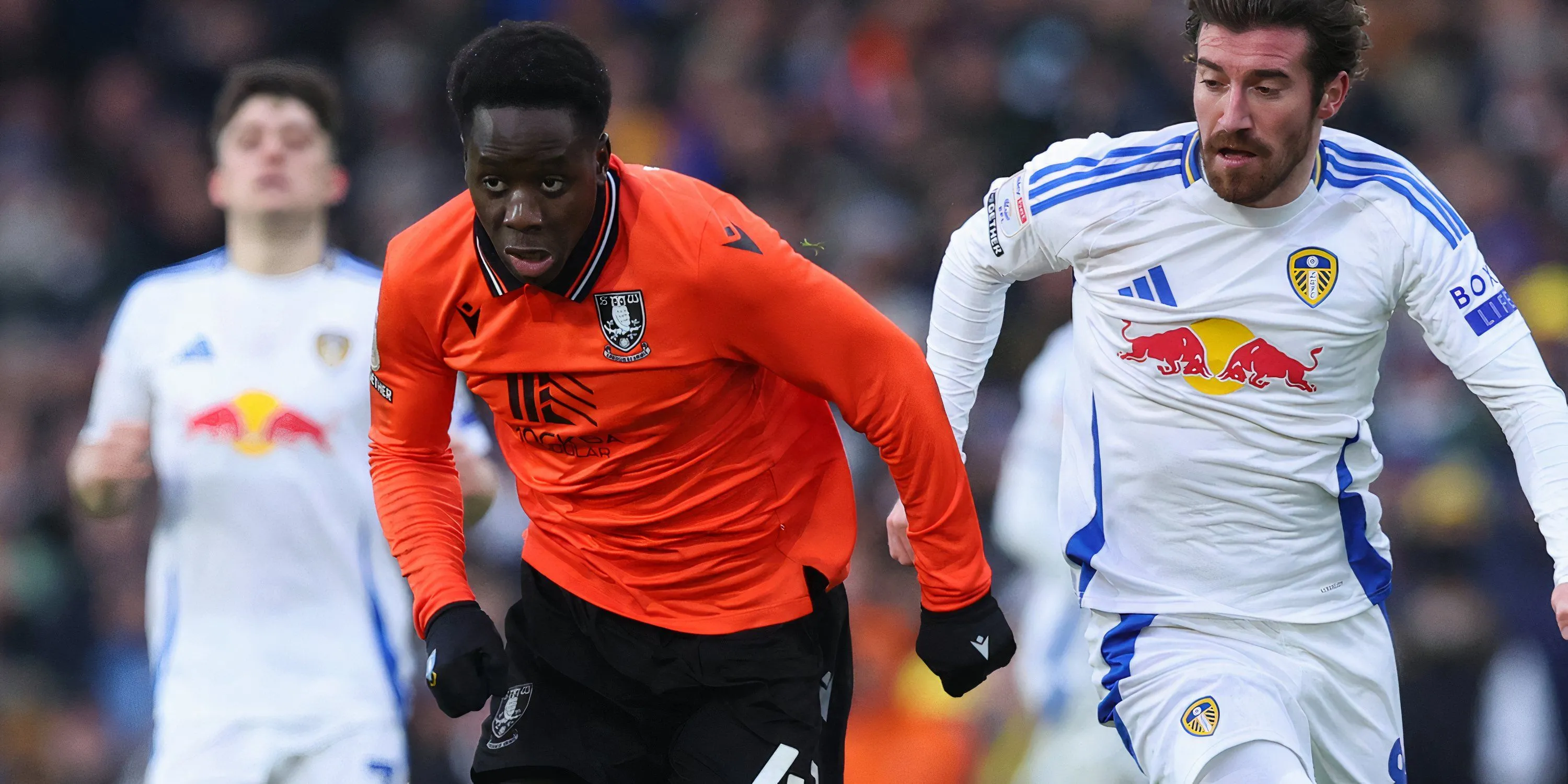 Djeidi Gassama trong màu áo Sheffield Wednesday đối đầu với Rangers