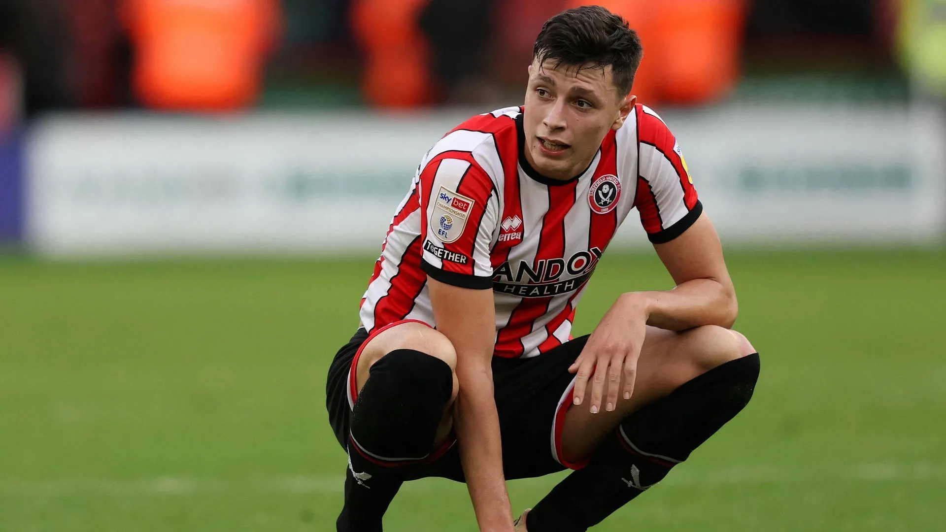 Hậu vệ Anel Ahmedhodzic trong màu áo thi đấu của Sheffield United.