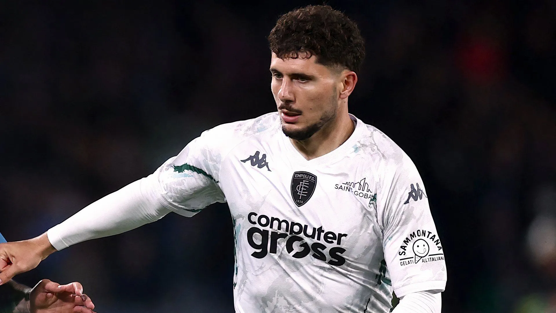 Hậu vệ Liberato Cacace trong màu áo Empoli, cầu thủ sắp phá kỷ lục chuyển nhượng của Wrexham.